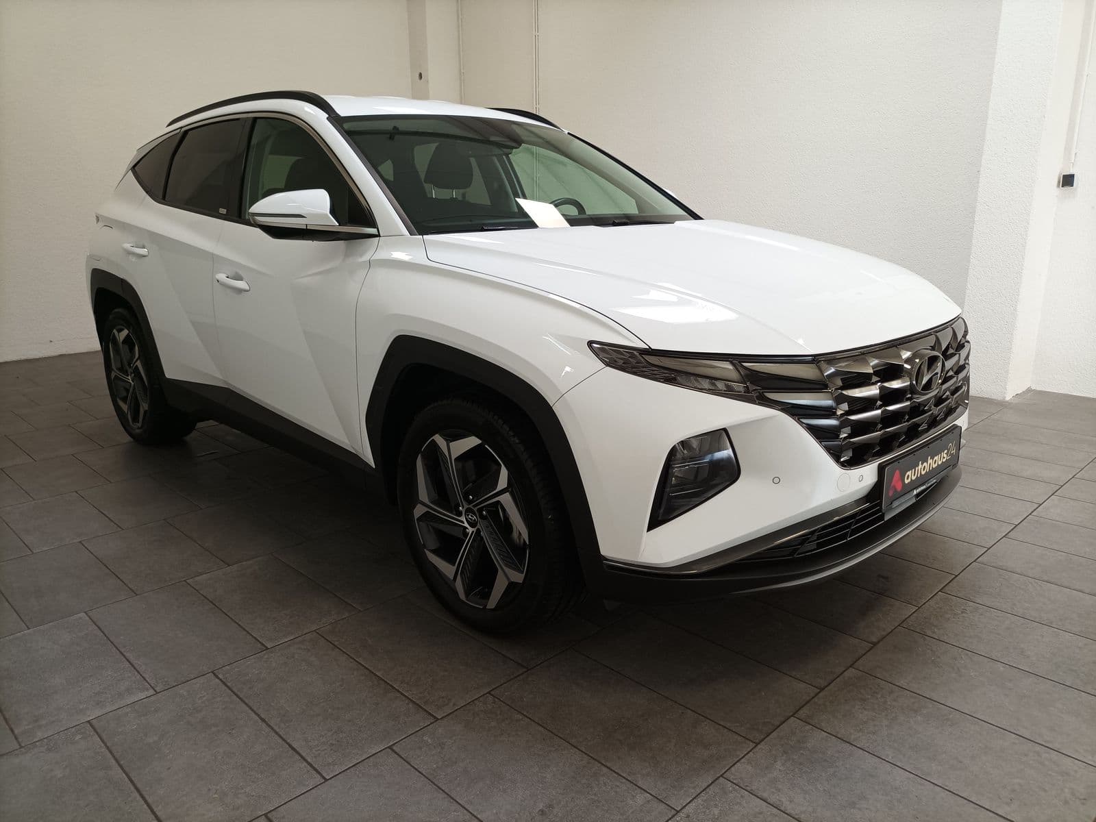 Hyundai Tucson SUV / Crossover / Geländewagen HYUNDAI Tucson 1.6 T-GDI Plug-in Hybrid 4WD Auto Sports Utility Vehicle #1