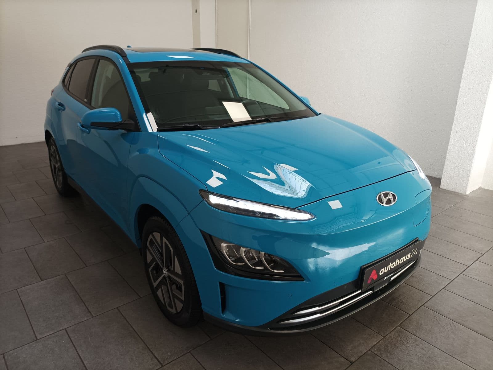 Hyundai Kona SUV / Crossover / Geländewagen HYUNDAI Kona ELEKTRO 150kW Sports Utility Vehicle #1
