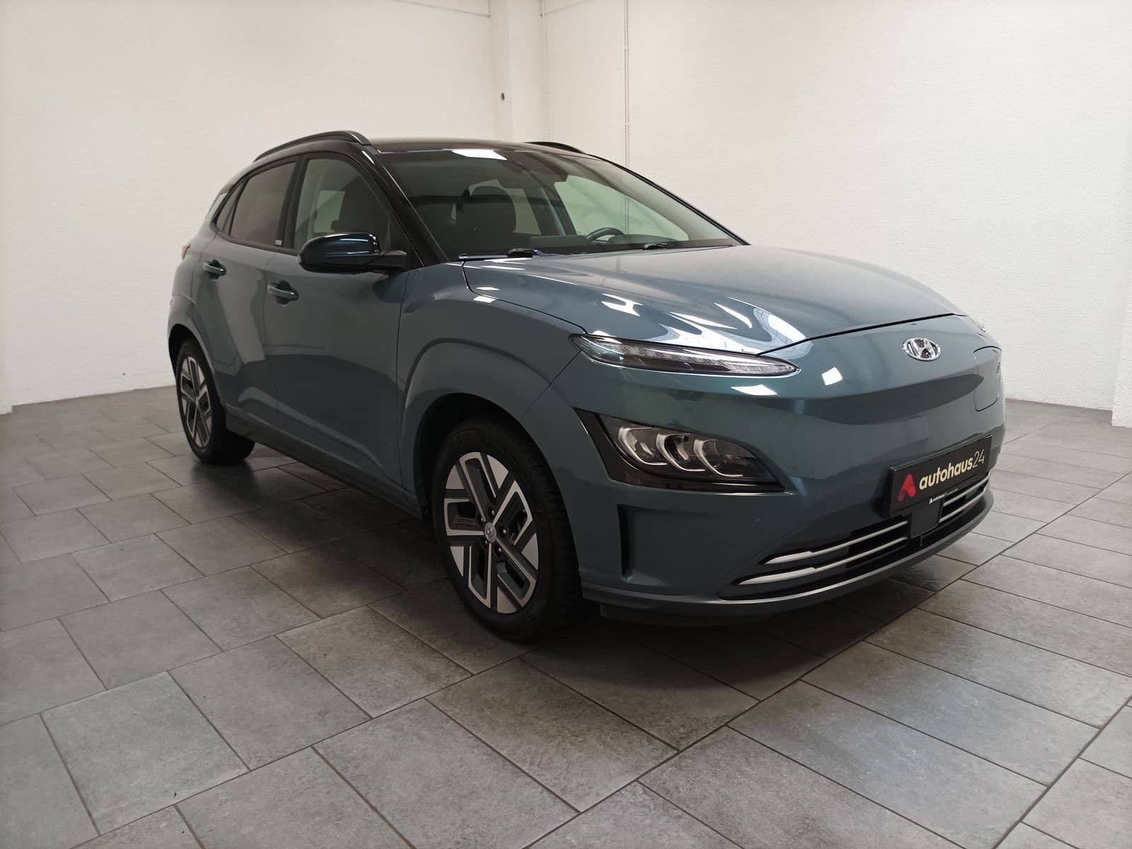 Hyundai Kona SUV / Crossover / Geländewagen HYUNDAI Kona ELEKTRO 100kW Sports Utility Vehicle #1