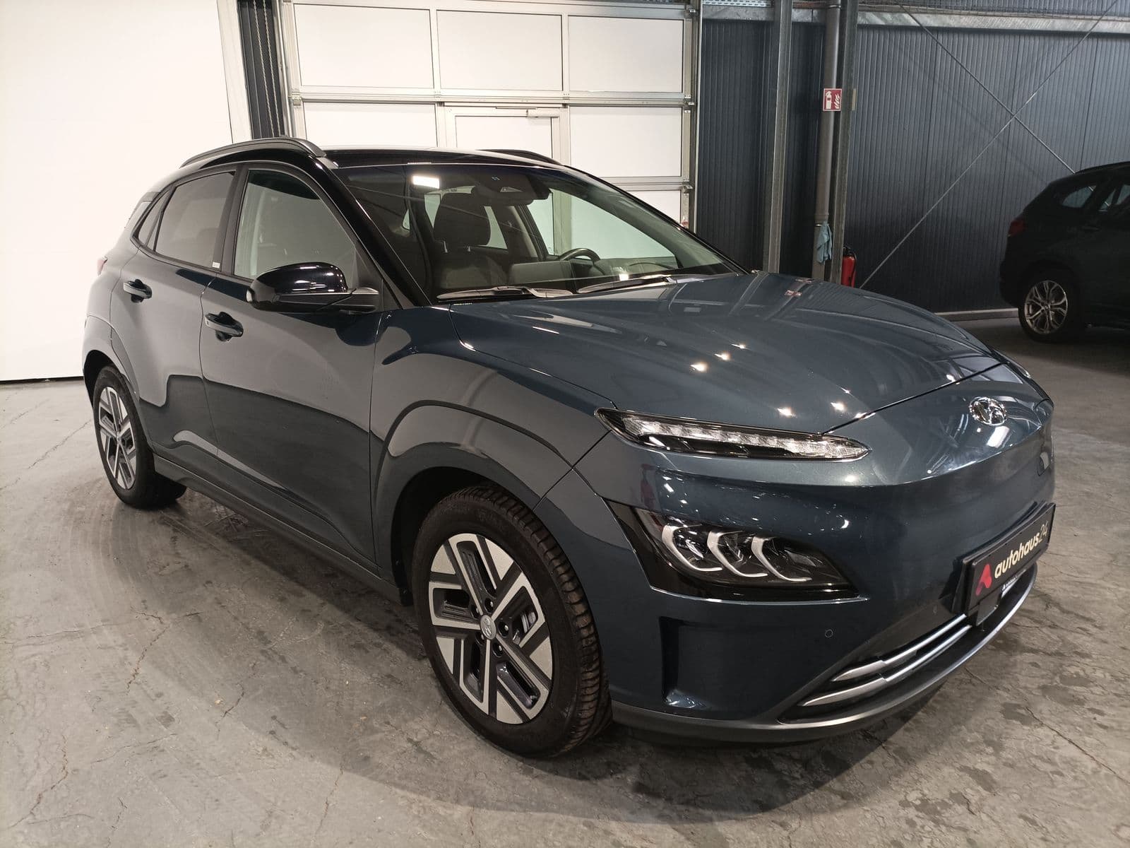 Hyundai Kona SUV / Crossover / Geländewagen HYUNDAI Kona ELEKTRO 150kW Sports Utility Vehicle #1