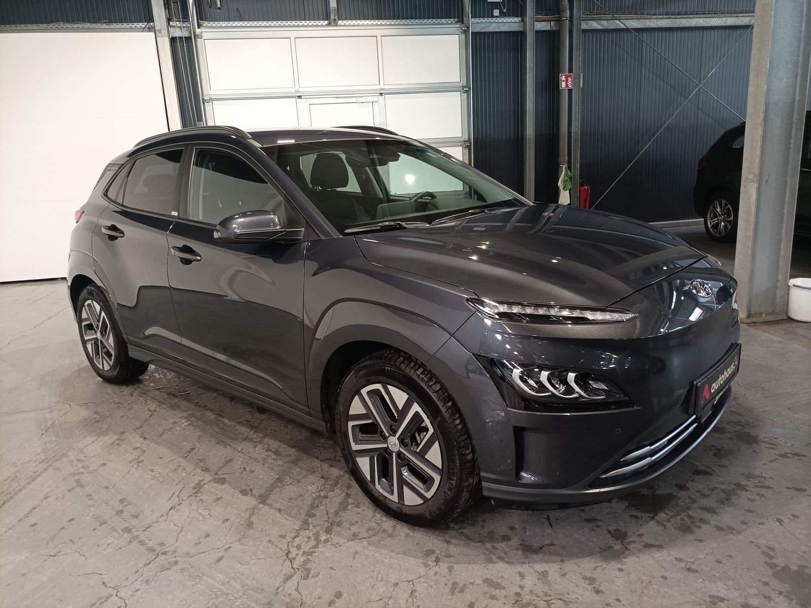 Hyundai Kona SUV / Crossover / Geländewagen HYUNDAI Kona ELEKTRO 100kW Sports Utility Vehicle #1