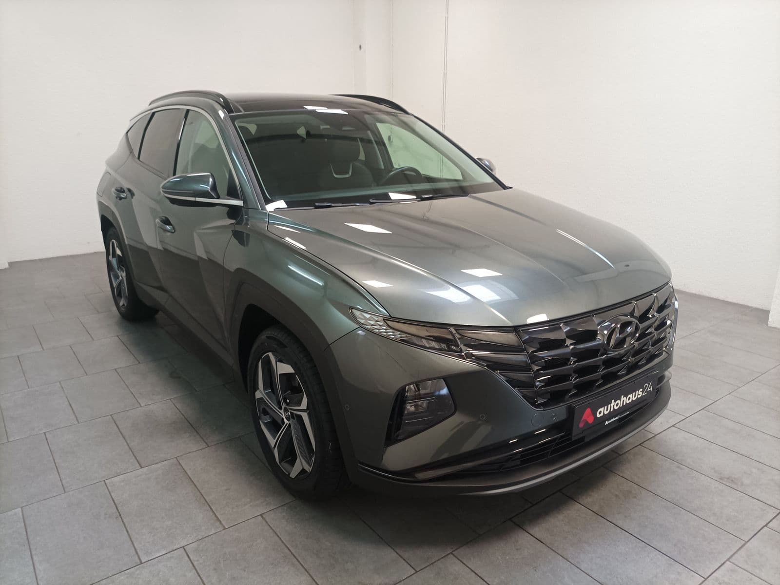 Hyundai Tucson SUV / Crossover / Geländewagen HYUNDAI Tucson 1.6 T-GDI Plug-in Hybrid 4WD Auto Sports Utility Vehicle #1