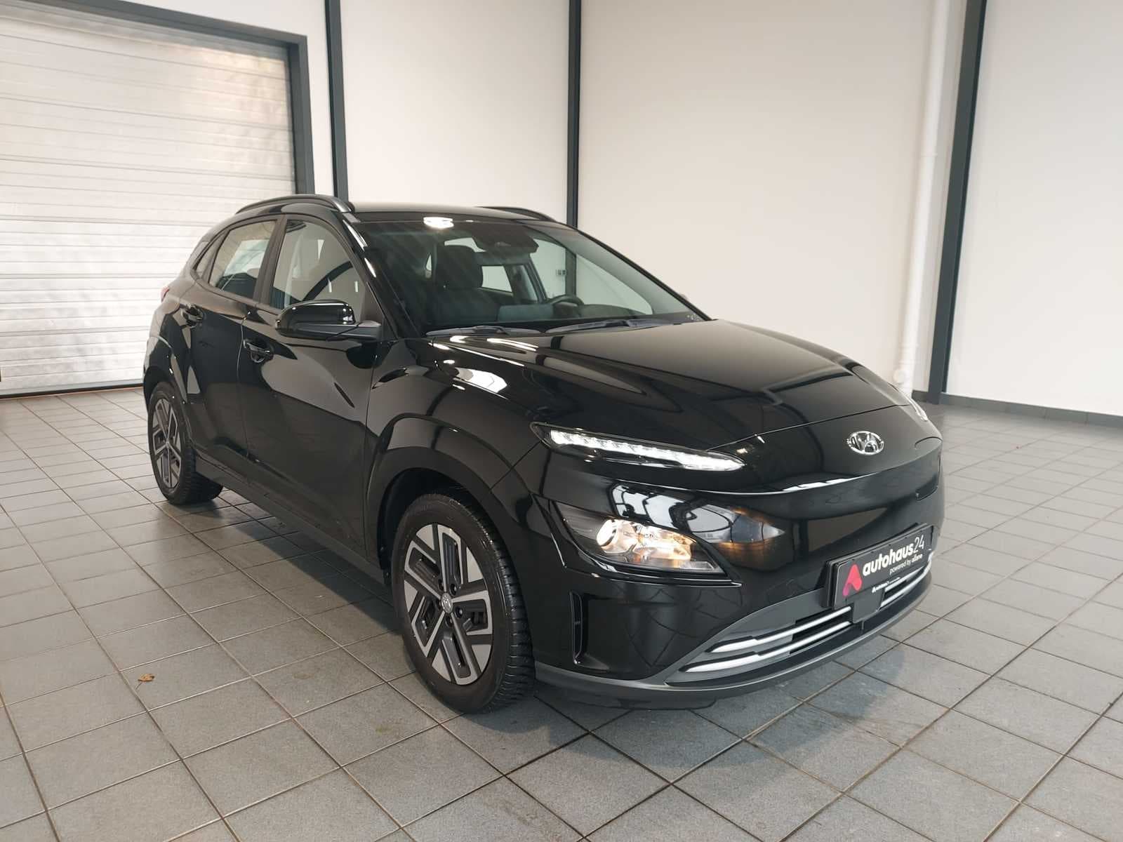 Hyundai Kona SUV / Crossover / Geländewagen HYUNDAI Kona ELEKTRO 100kW Sports Utility Vehicle #1