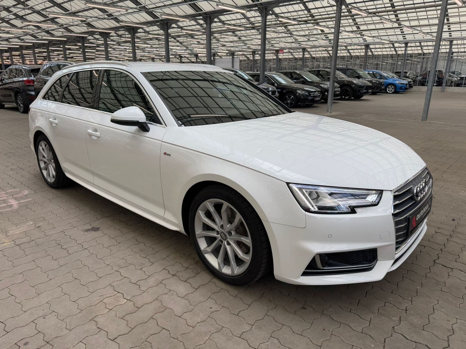 Audi A4 Kombi AUDI A4 2.0 TDI ultra Attraction Avant Kombi #1