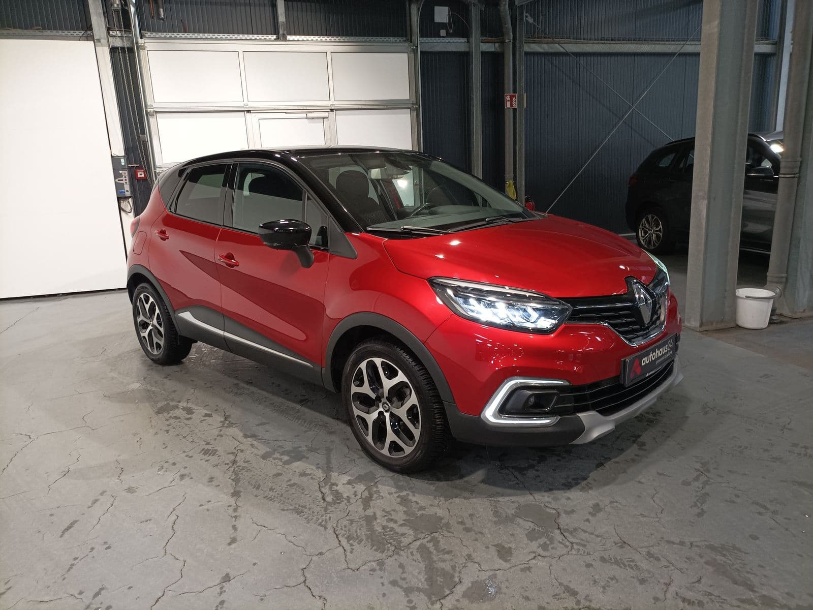 Renault Captur SUV / Crossover / Geländewagen RENAULT Captur TCe 150 GPF Intens Crossover #1