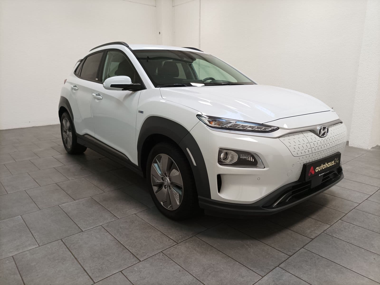 Hyundai Kona SUV / Crossover / Geländewagen HYUNDAI Kona ELEKTRO 150kW Sports Utility Vehicle #1