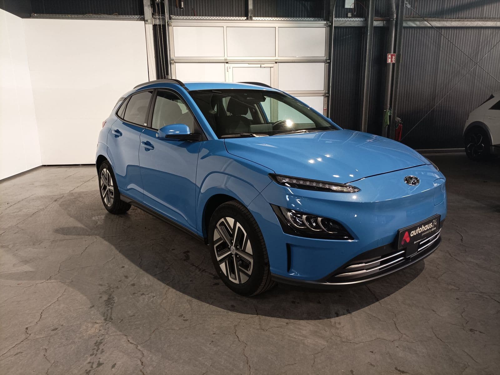Hyundai Kona SUV / Crossover / Geländewagen HYUNDAI Kona ELEKTRO 100kW Sports Utility Vehicle #1