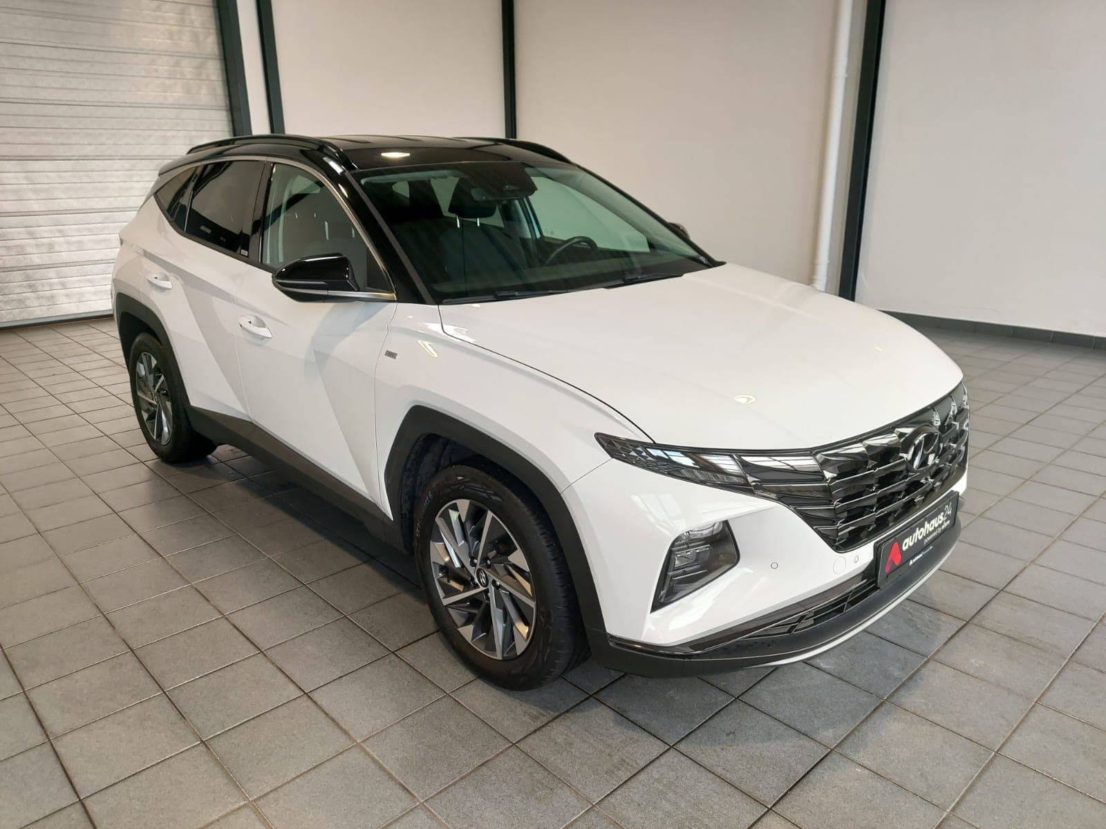 Hyundai Tucson SUV / Crossover / Geländewagen HYUNDAI Tucson 1.6l Turbo 2WD 6MT Advantage Sports Utility Vehicle #1