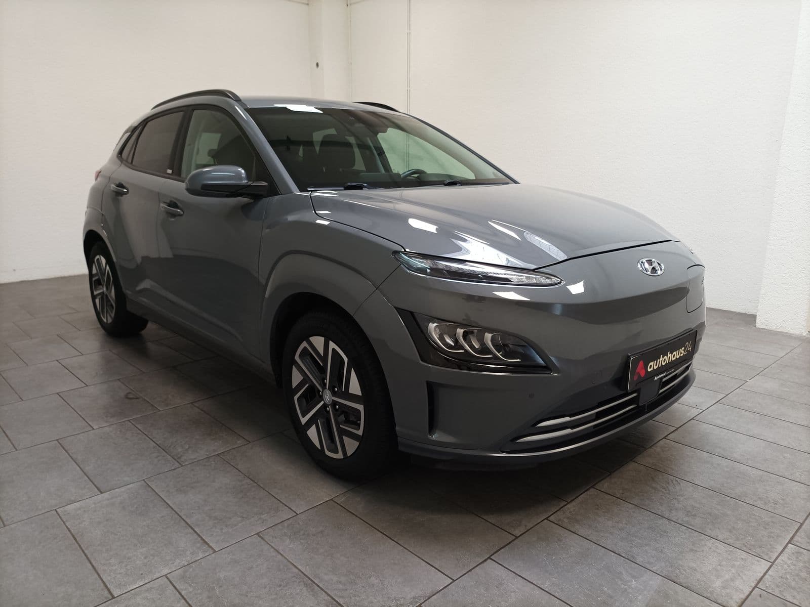 Hyundai Kona SUV / Crossover / Geländewagen HYUNDAI Kona ELEKTRO 100kW Sports Utility Vehicle #1