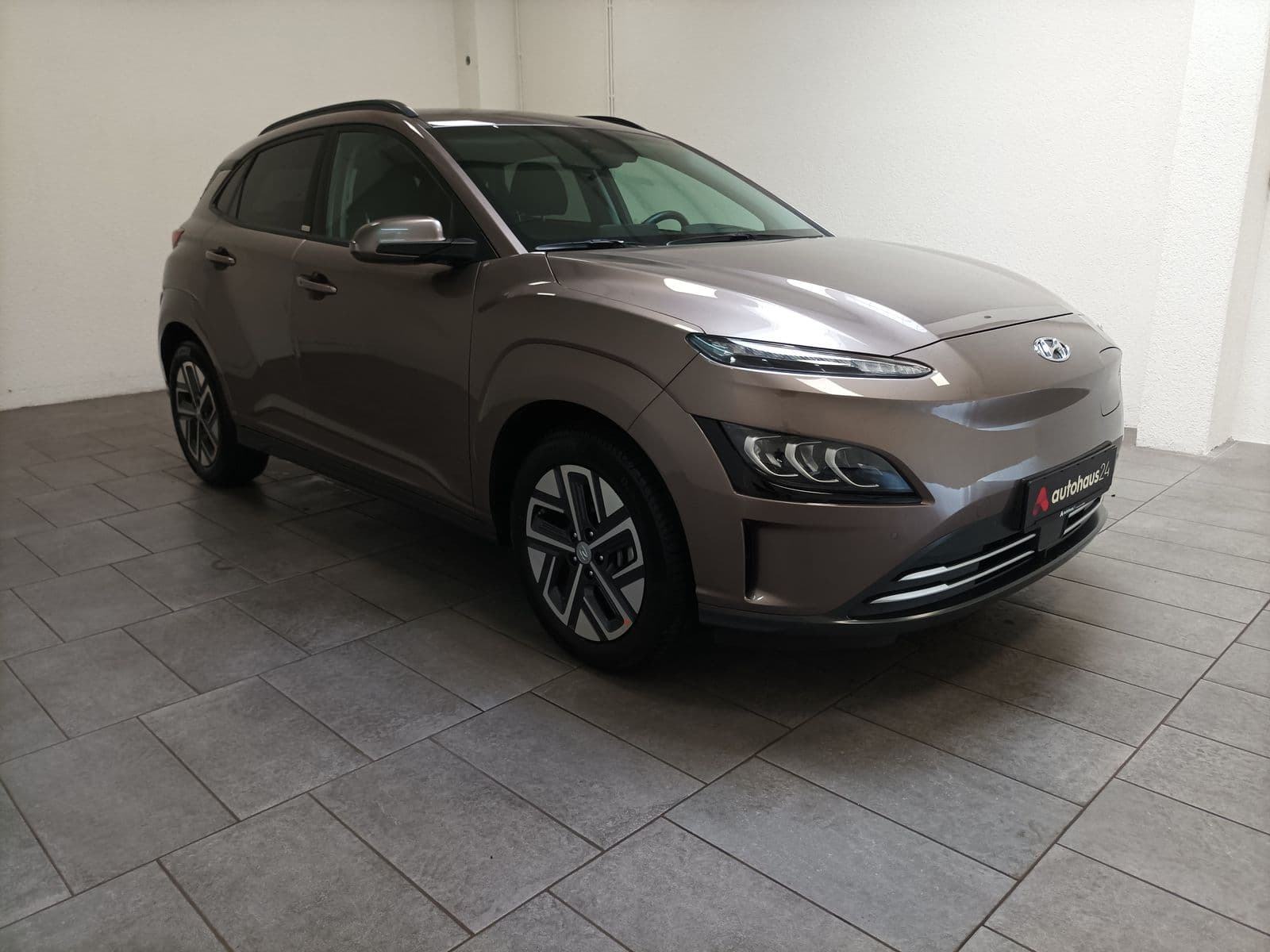 Hyundai Kona SUV / Crossover / Geländewagen HYUNDAI Kona ELEKTRO 100kW Sports Utility Vehicle #1