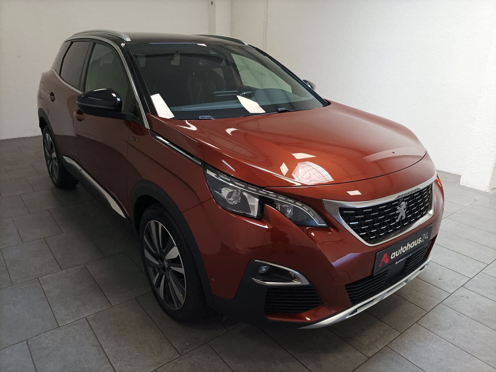 Peugeot 3008 SUV / Crossover / Geländewagen PEUGEOT 3008 3008 Roland Garros HDI FAP 110 Schräghecklimousine #1