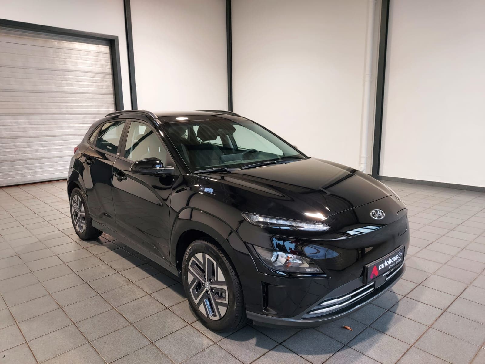 Hyundai Kona SUV / Crossover / Geländewagen HYUNDAI Kona ELEKTRO 100kW Sports Utility Vehicle #1