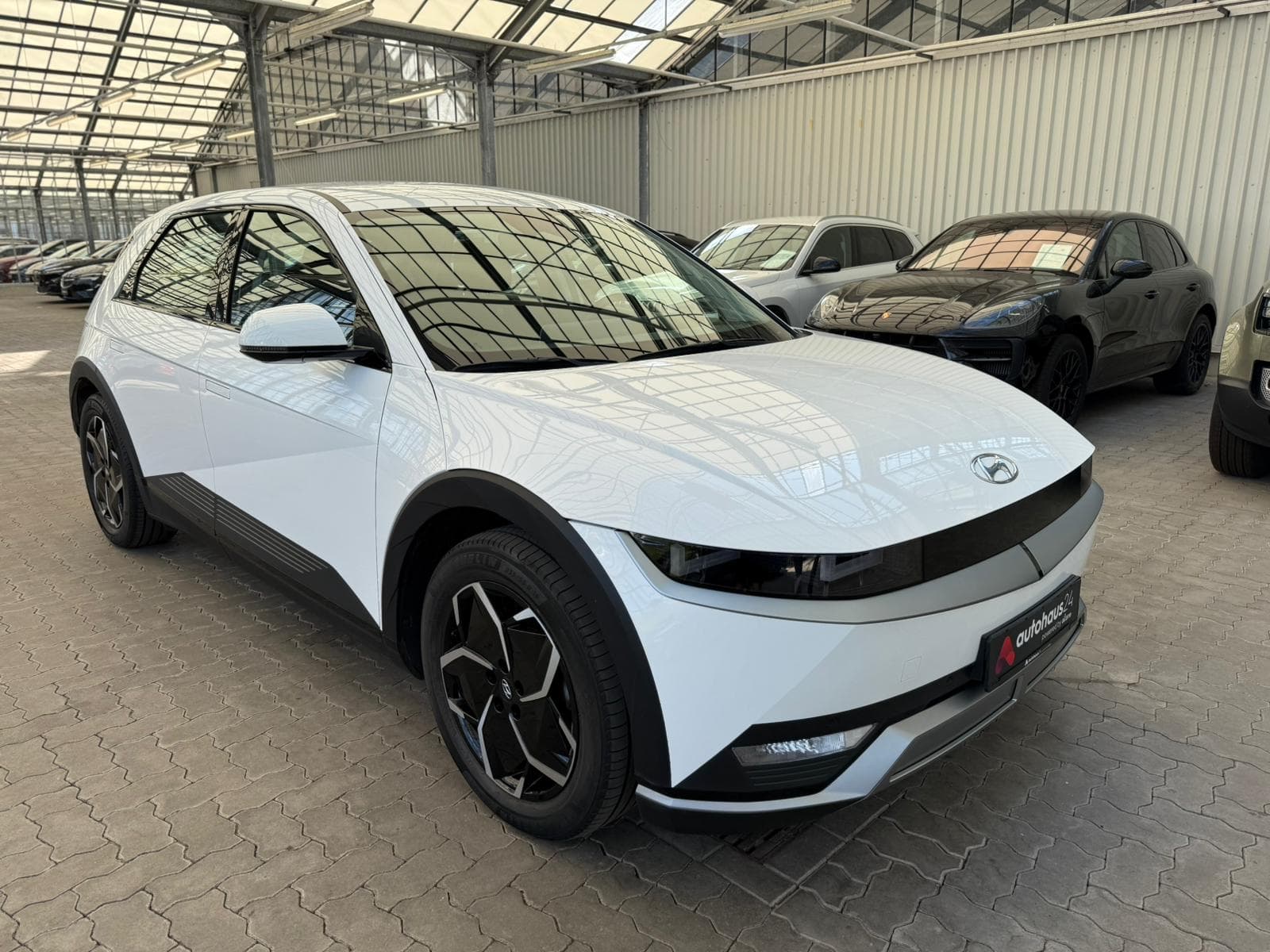Hyundai IONIQ 5 Limousine HYUNDAI IONIQ 5 58 kWh 125 kW Heckantrieb Sports Utility Vehicle #1