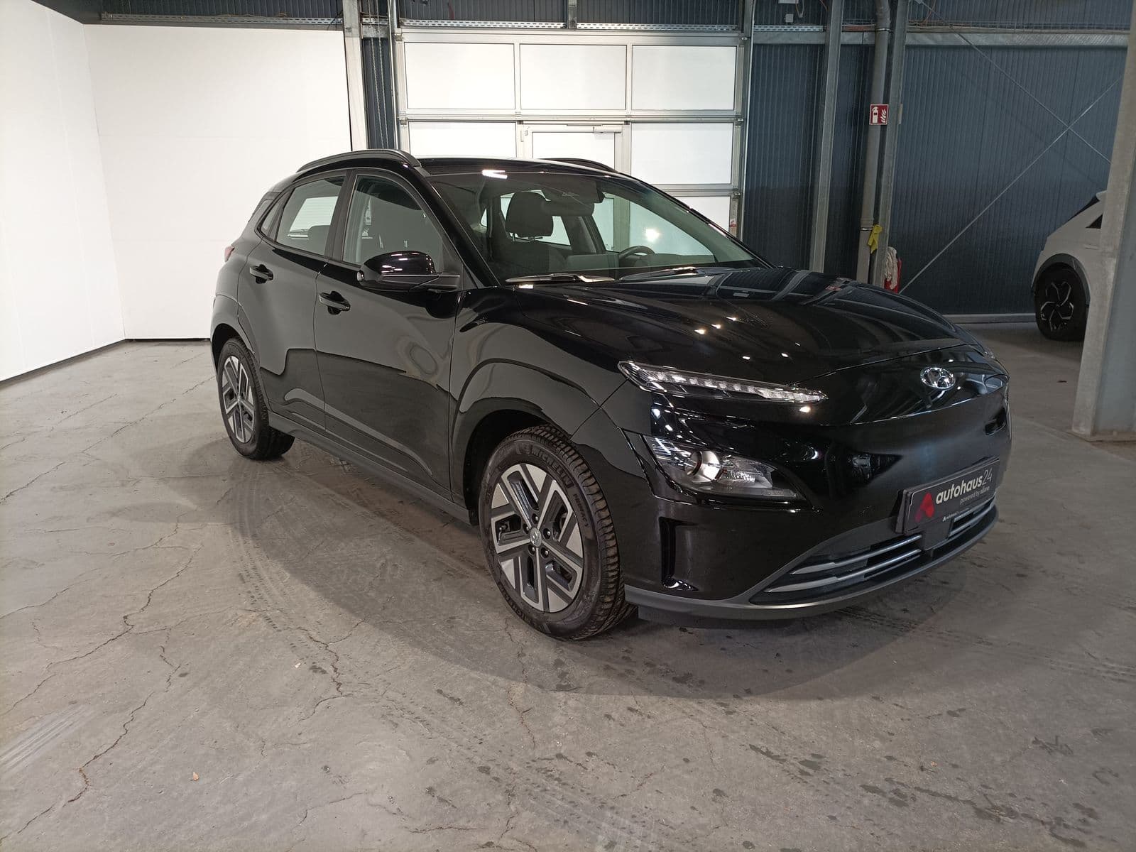 Hyundai Kona SUV / Crossover / Geländewagen HYUNDAI Kona ELEKTRO 100kW Sports Utility Vehicle #1