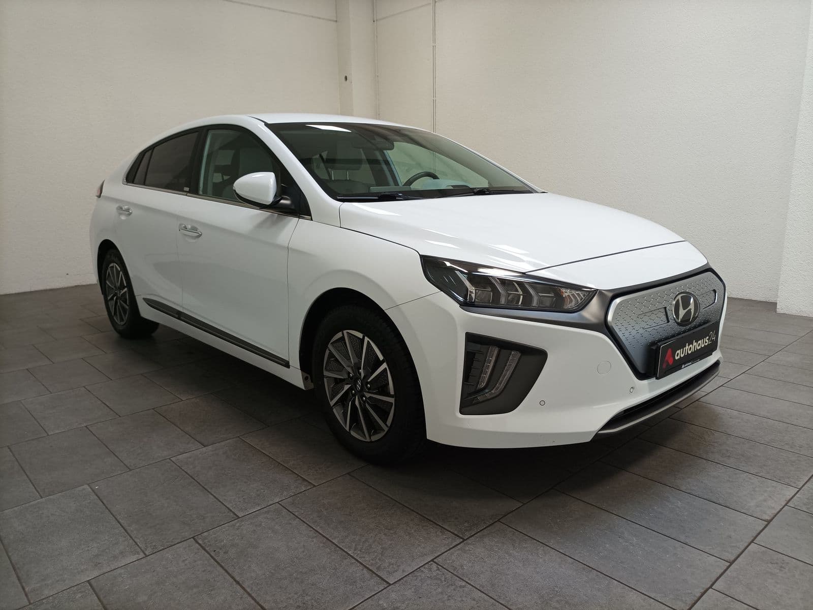 Hyundai IONIQ Limousine HYUNDAI IONIQ ELEKTRO Premium Schräghecklimousine #1