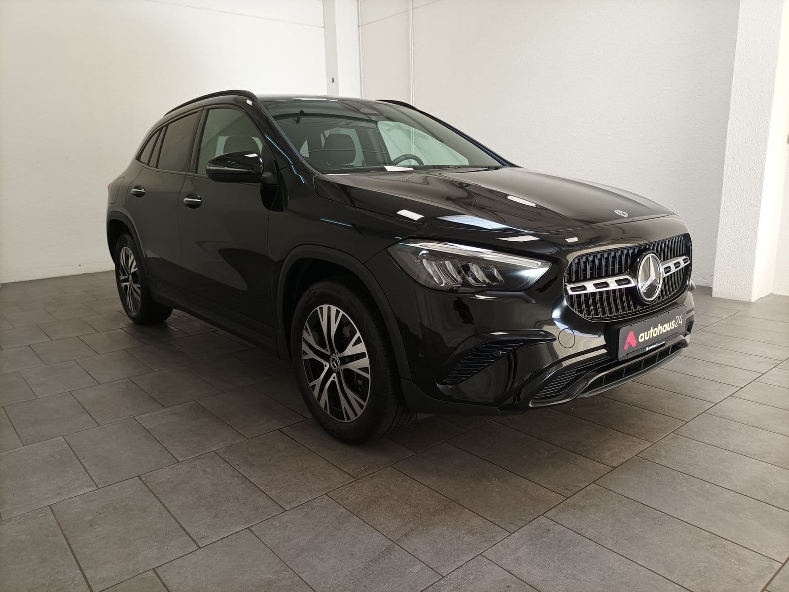 Mercedes-Benz GLA-Klasse SUV / Crossover / Geländewagen MERCEDES GLA GLA 250 e DCT Sports Utility Vehicle #1
