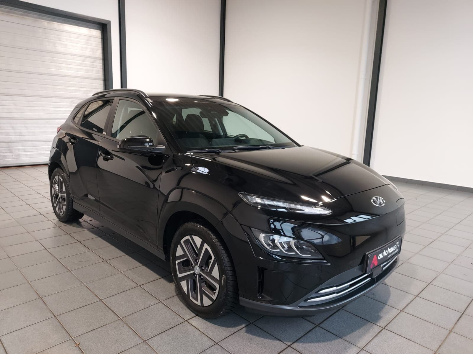 Hyundai Kona SUV / Crossover / Geländewagen HYUNDAI Kona ELEKTRO 100kW Sports Utility Vehicle #1