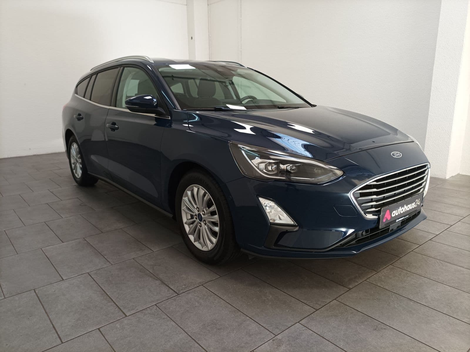 Ford Focus Kombi FORD Focus 1,0 EcoBoost Hybrid 92kW Vignale Turnier Kombi #1
