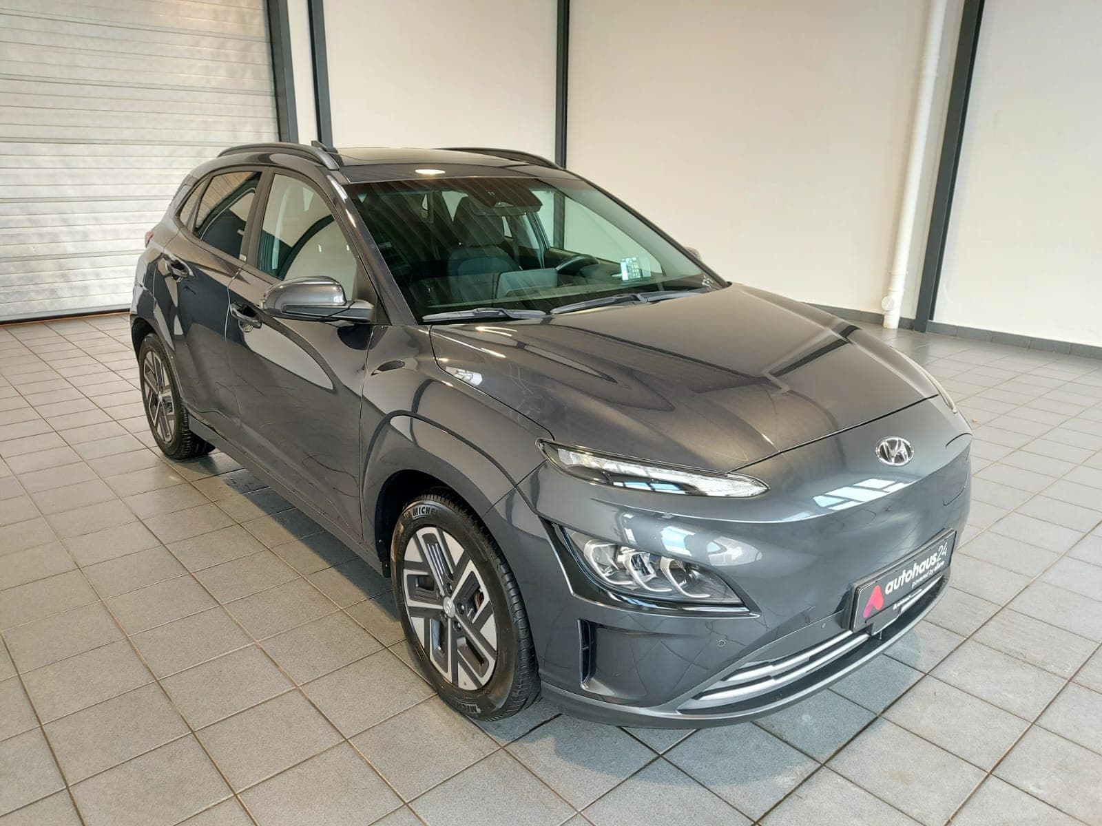 Hyundai Kona SUV / Crossover / Geländewagen HYUNDAI Kona ELEKTRO 100kW Sports Utility Vehicle #1