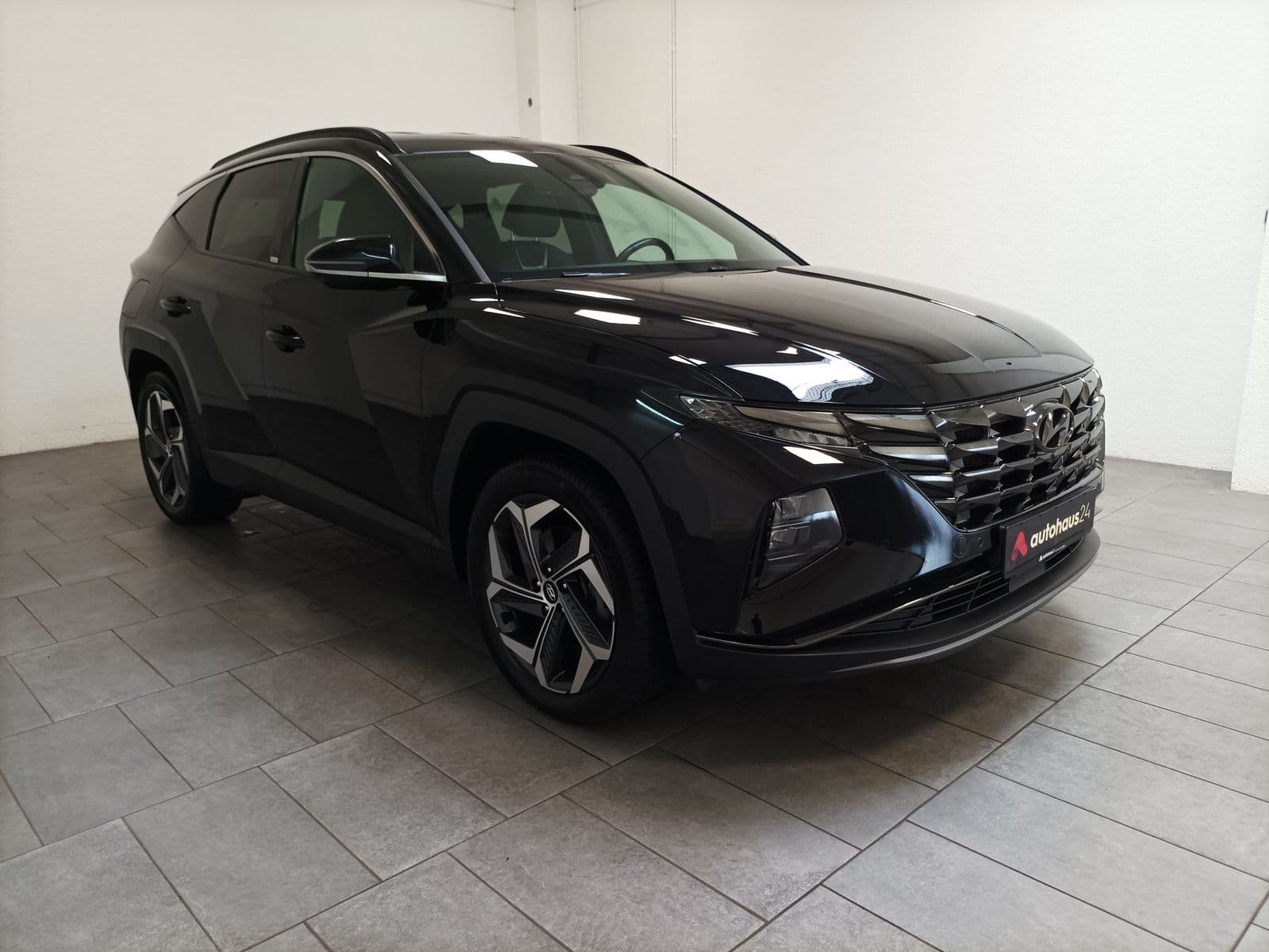 Hyundai Tucson SUV / Crossover / Geländewagen HYUNDAI Tucson 1.6 T-GDI Plug-in Hybrid 4WD Auto Sports Utility Vehicle #1