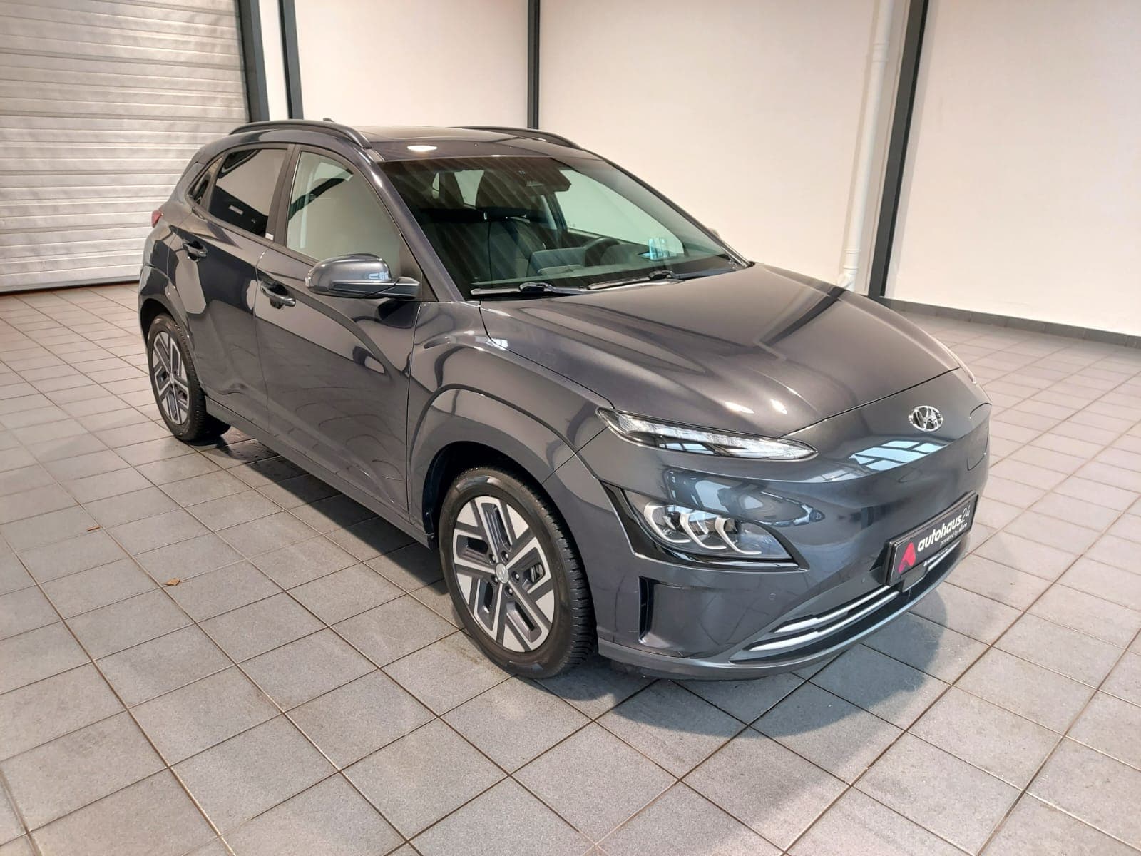 Hyundai Kona SUV / Crossover / Geländewagen HYUNDAI Kona ELEKTRO 100kW Sports Utility Vehicle #1