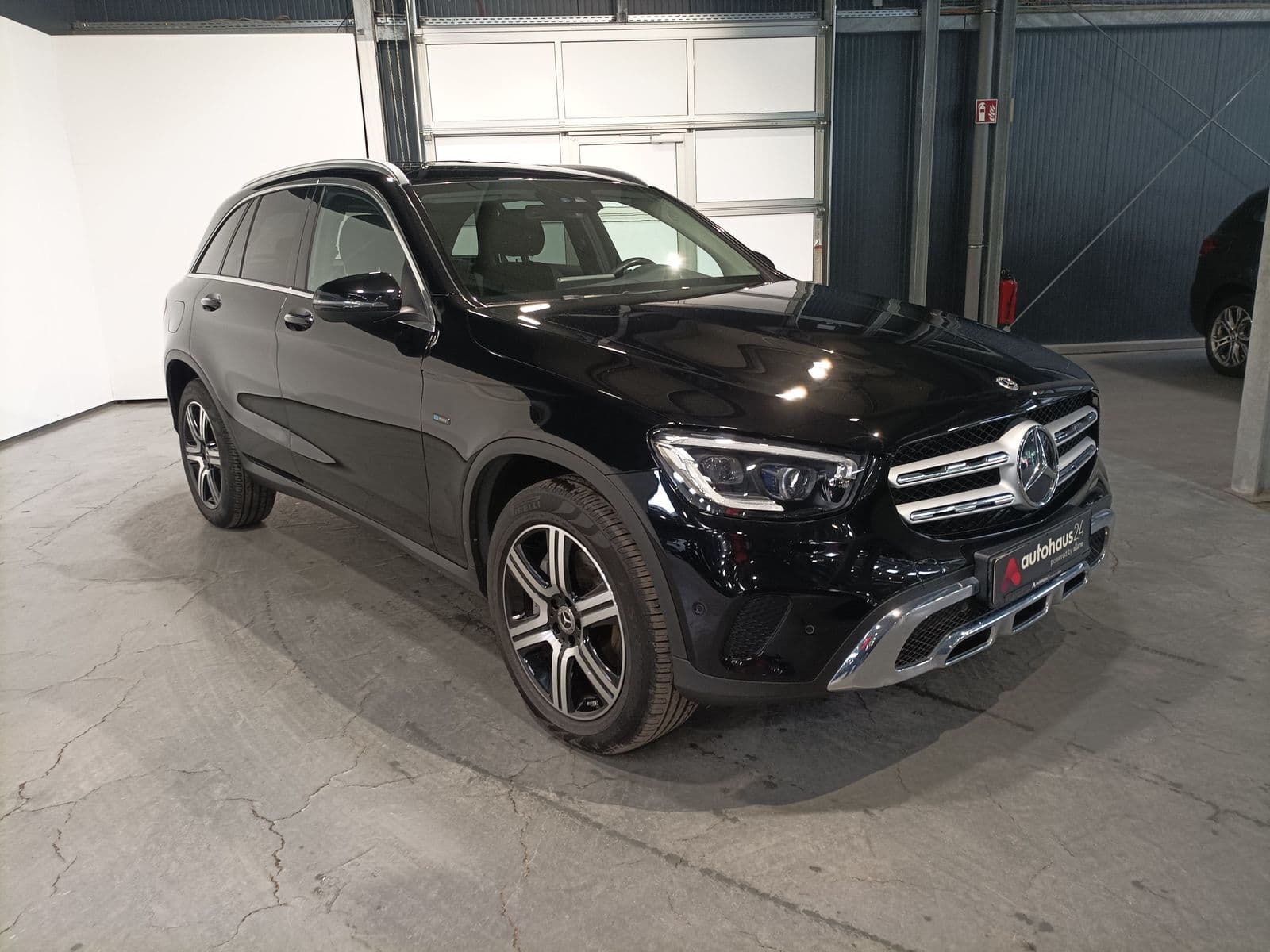 Mercedes-Benz GLC-Klasse SUV / Crossover / Geländewagen MERCEDES GLC GLC 300 e 4MATIC Autom. Sports Utility Vehicle #1