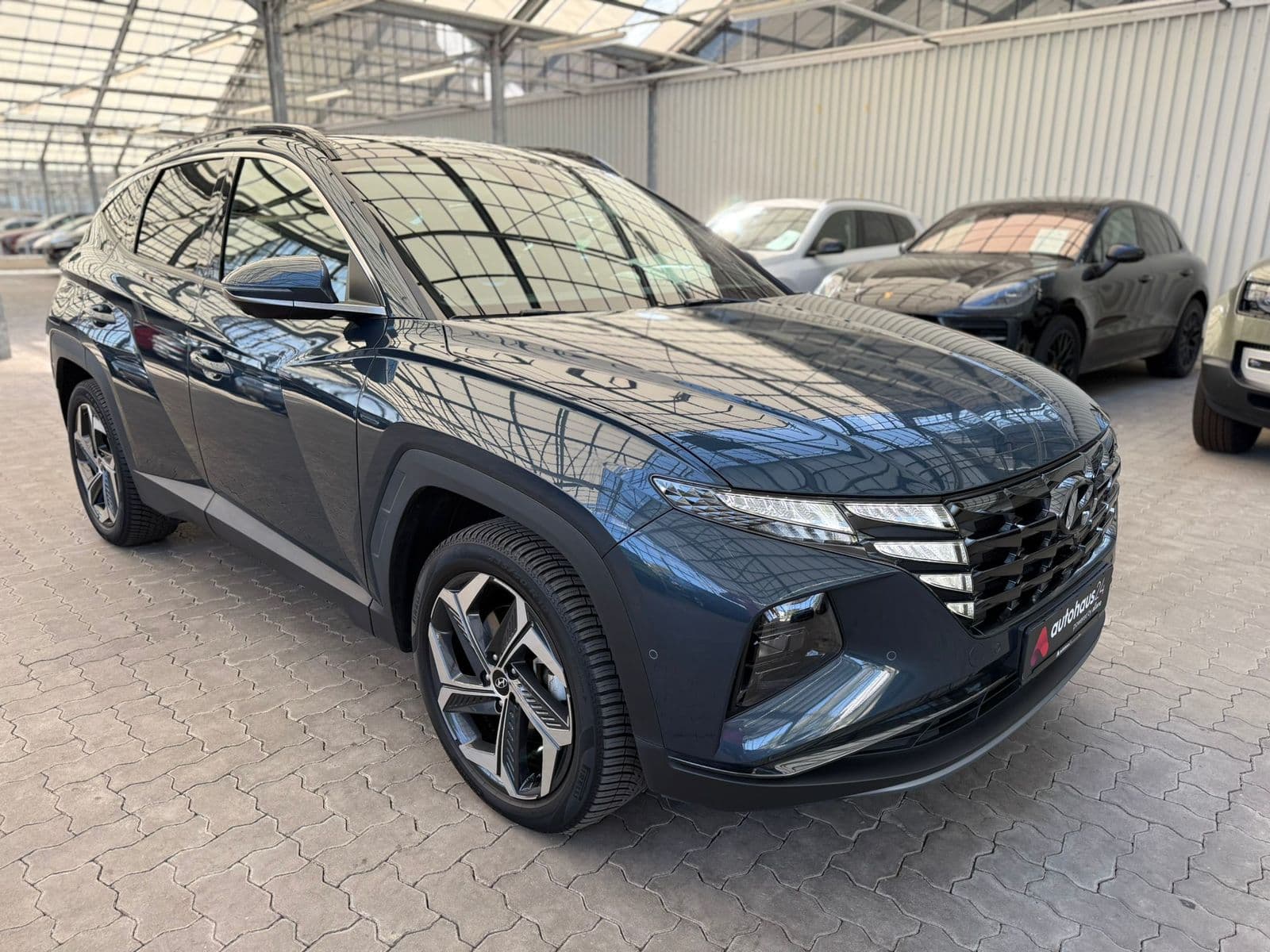 Hyundai Tucson SUV / Crossover / Geländewagen HYUNDAI Tucson 1.6 T-GDI Plug-in Hybrid 4WD Auto Sports Utility Vehicle #1