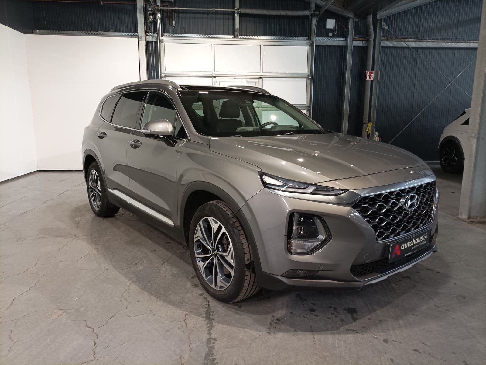 Hyundai Santa Fe SUV / Crossover / Geländewagen HYUNDAI Santa Fe 2.2 CRDi Style 4WD 6MT Sports Utility Vehicle #1