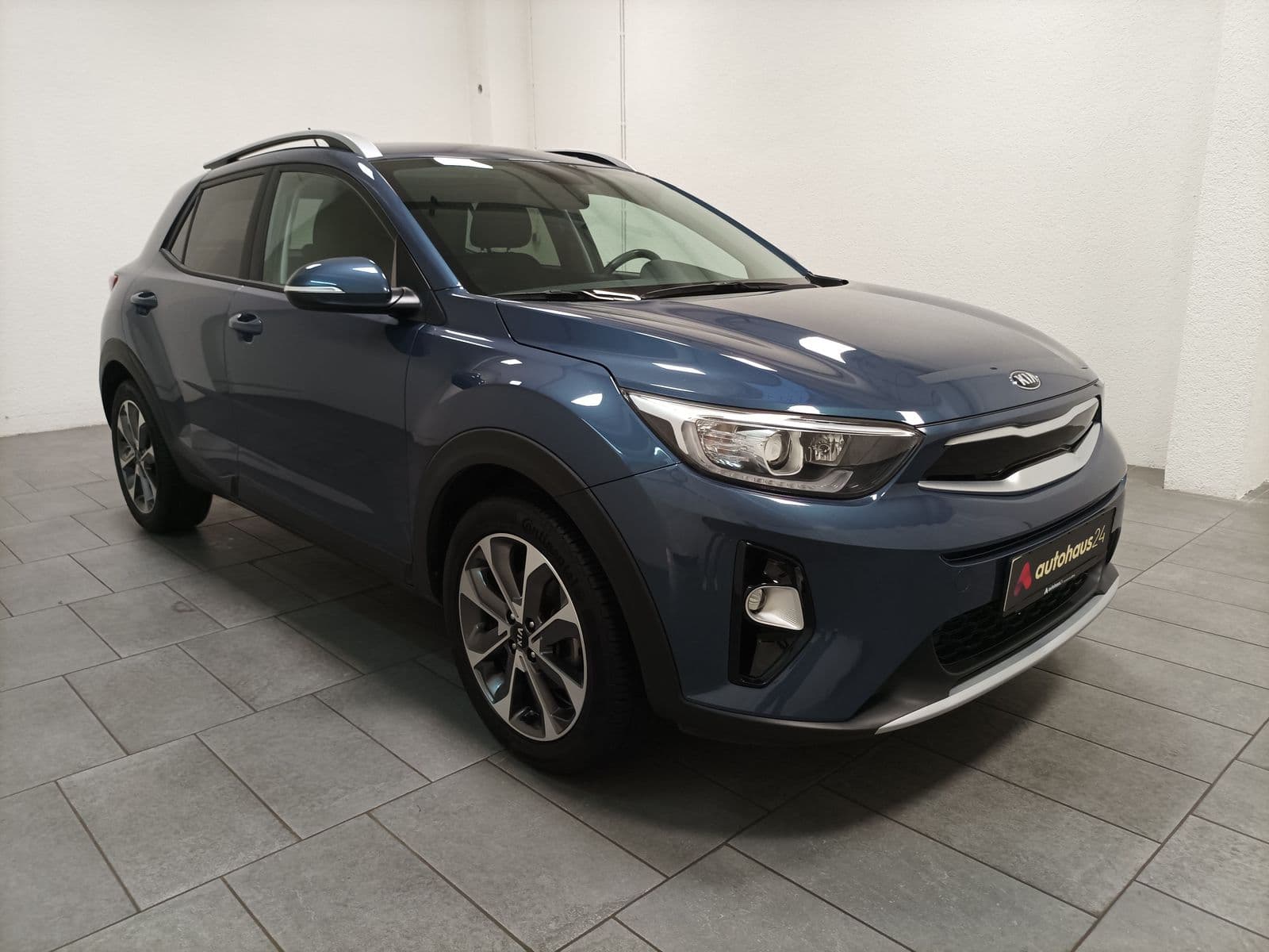 Kia Stonic SUV / Crossover / Geländewagen KIA Stonic 1.0 T-GDI 100 Edition 7 Sports Utility Vehicle #1