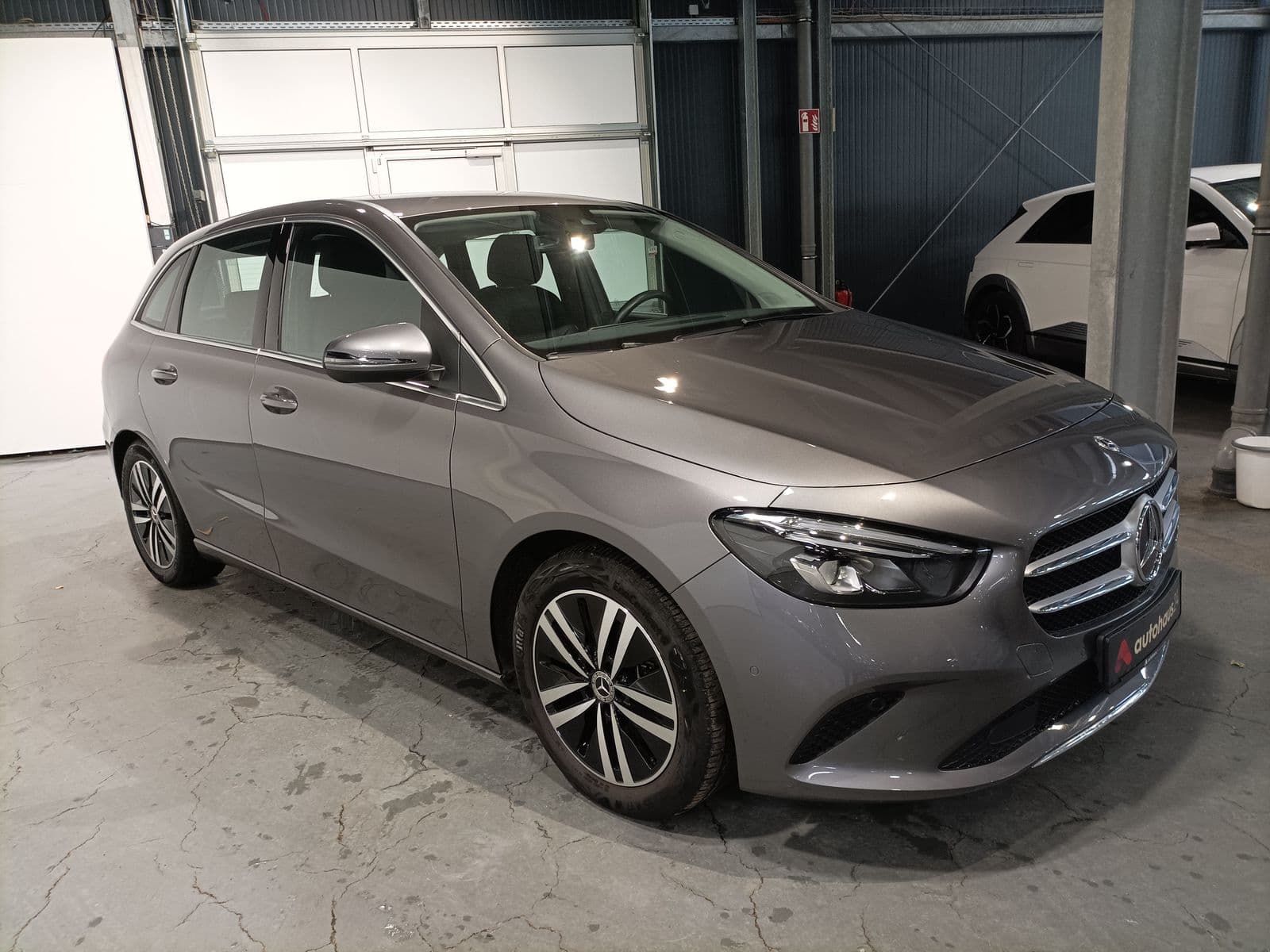 Mercedes-Benz B-Klasse Kleinbus / Van MERCEDES B-Klasse B 220 d 4MATIC DCT Kompaktvan #1