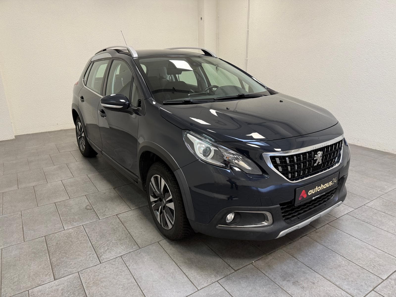 Peugeot 2008 SUV / Crossover / Geländewagen PEUGEOT 2008 1.2 Urban Move PureTech 110 Crossover #1