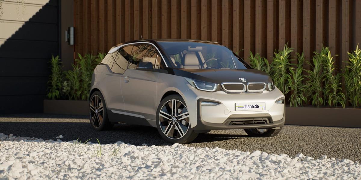 BMW i3 Hatchback parkt vor einem Haus