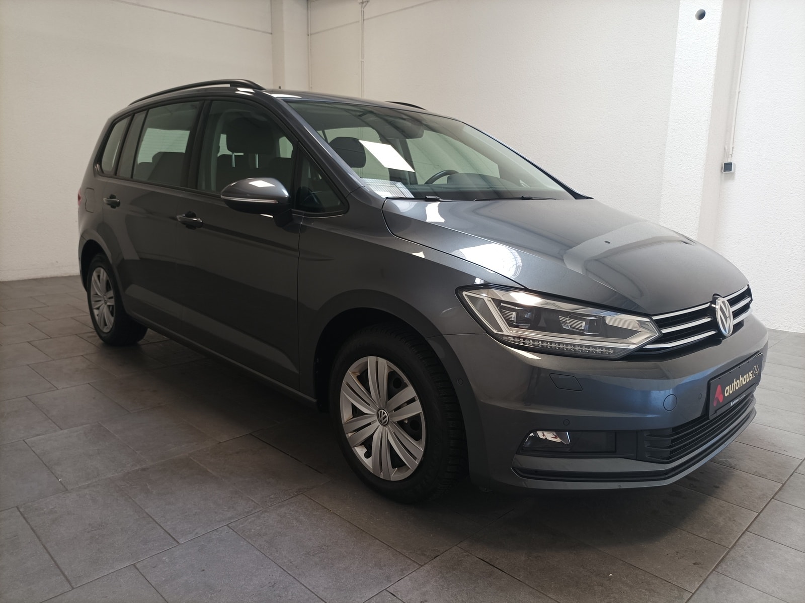 Volkswagen Touran Kleinbus / Van VOLKSWAGEN Touran 2.0 TDI SCR Comfortline Kompaktvan #1