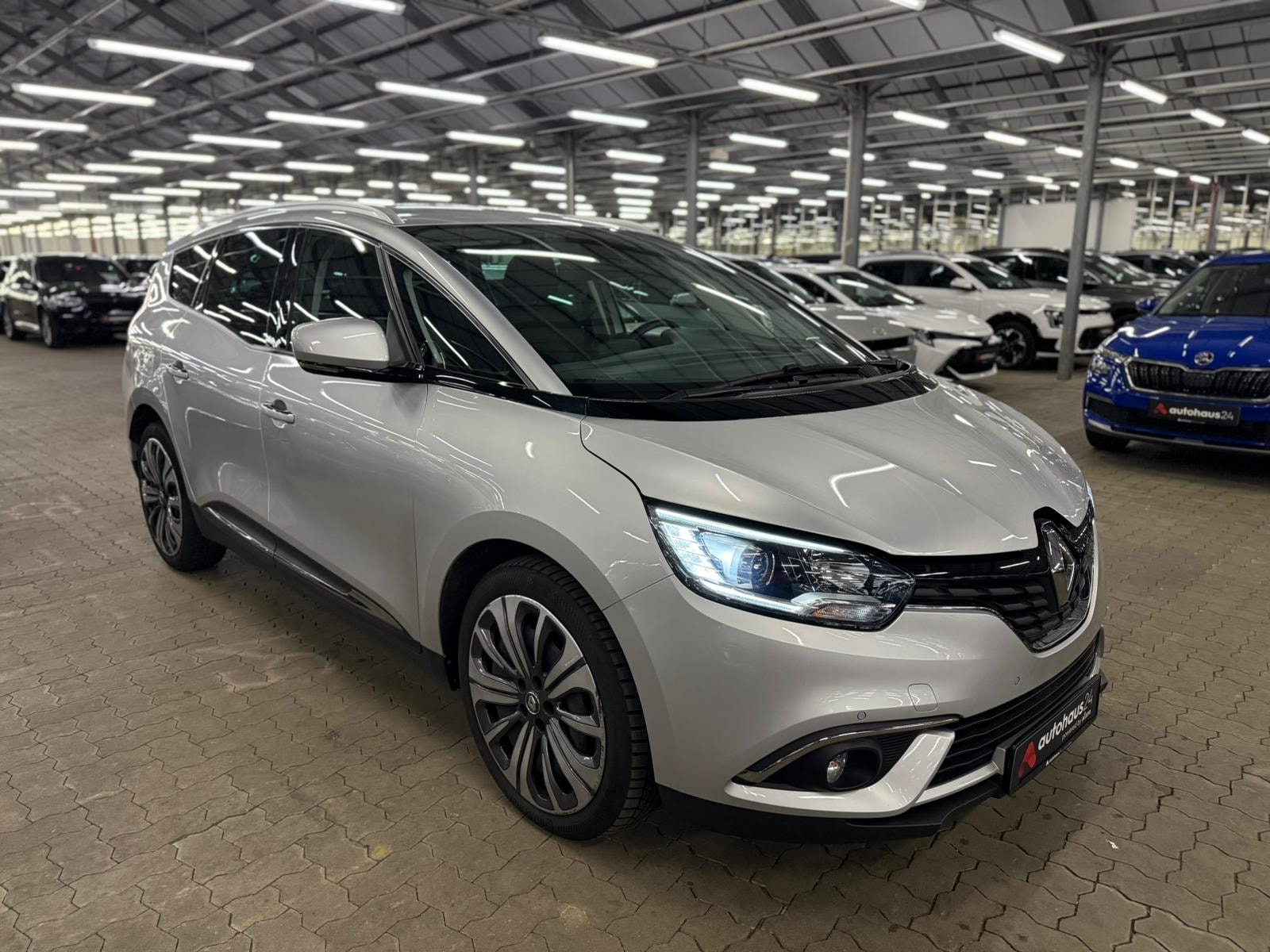 Renault Grand Scénic Kleinbus / Van RENAULT Grand Scénic BLUE dCi 120 EDC Business Edition Kompaktvan #1