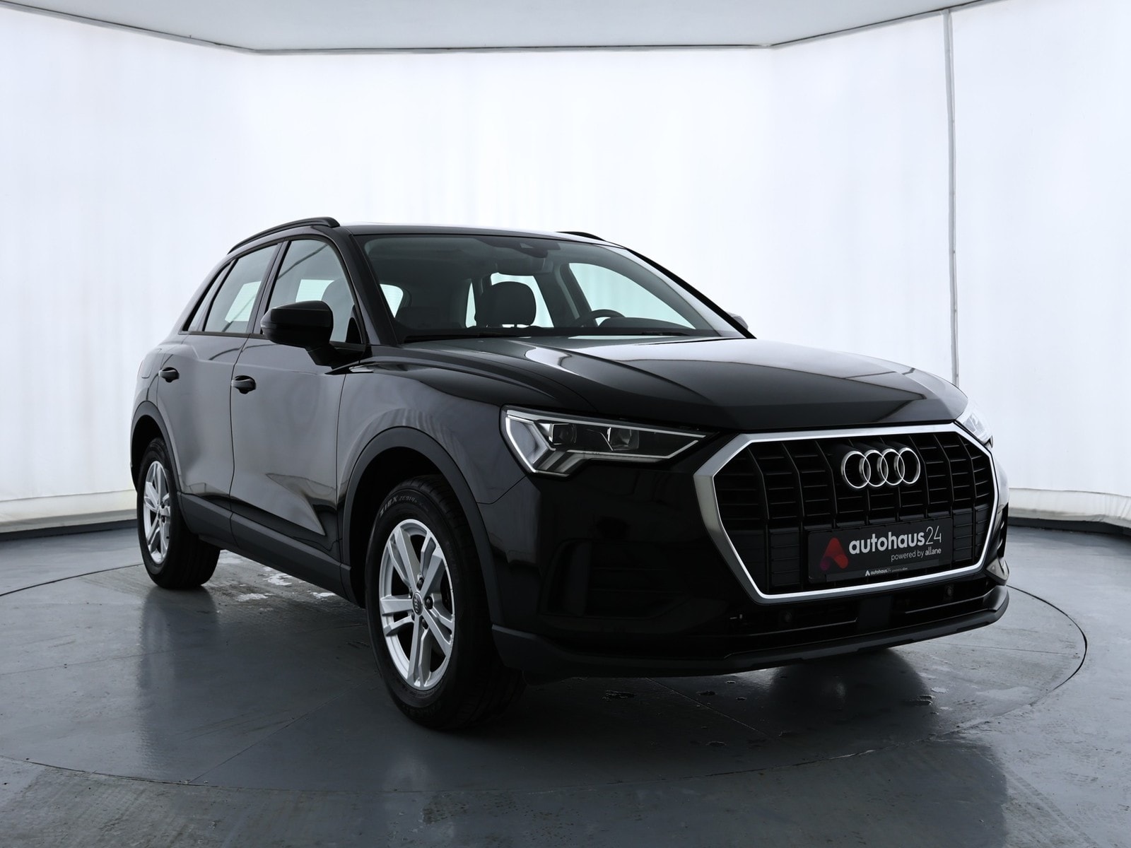 Audi Q3 SUV / Crossover / Geländewagen AUDI Q3 35 TDI S tronic Sports Utility Vehicle #1