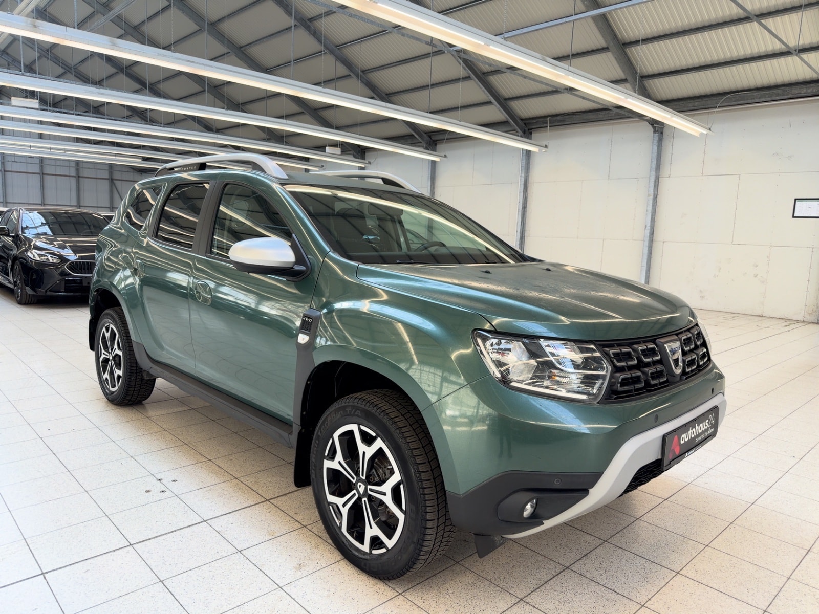 Dacia Duster SUV / Crossover / Geländewagen DACIA Duster Blue dCi 115 4WD Prestige Sports Utility Vehicle #1