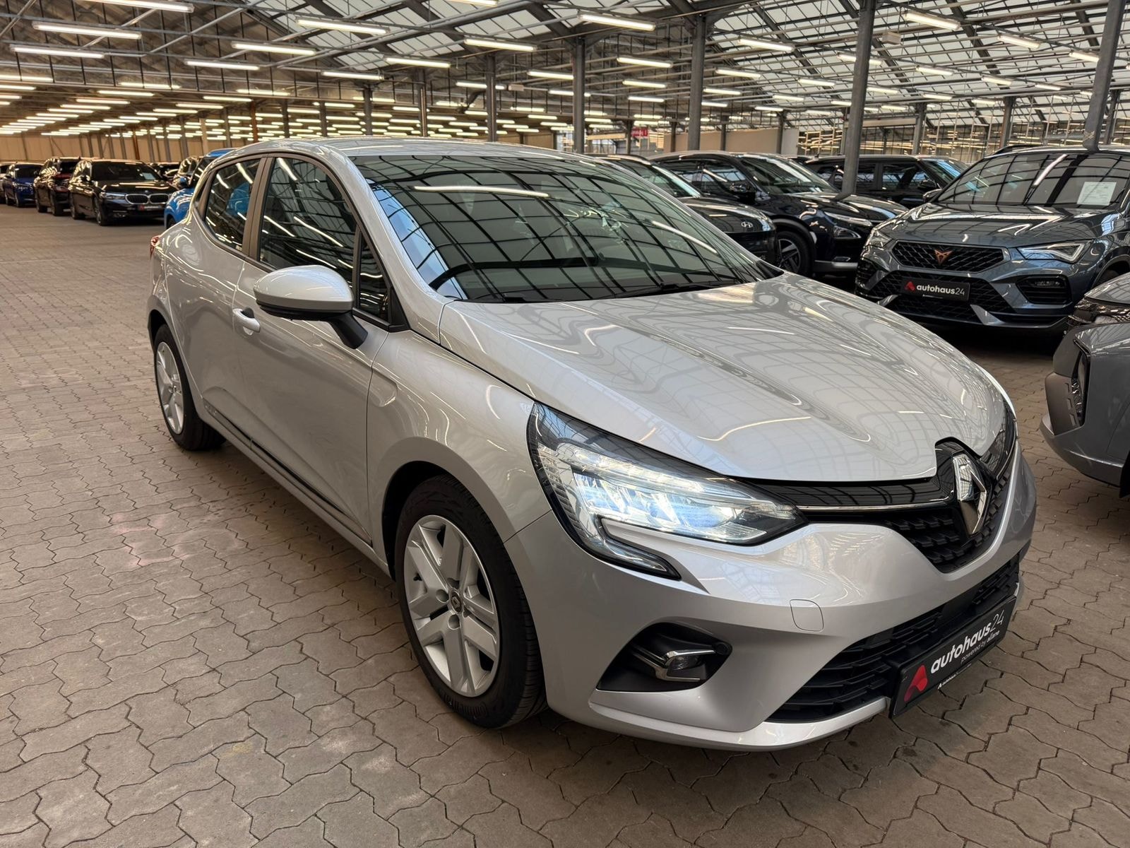 Renault Clio Schräghecklimousine RENAULT Clio TCe 100 Business Edition Schräghecklimousine #1