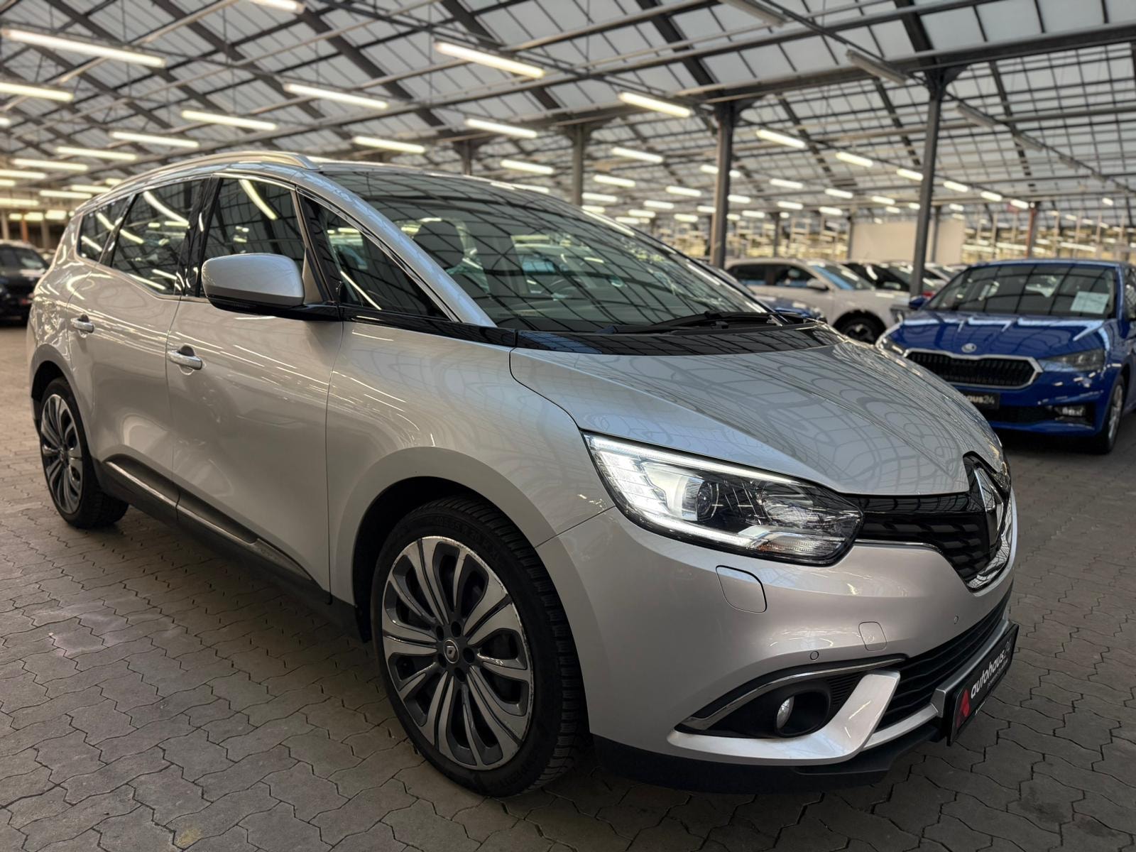 Renault Alaskan Kleinbus / Van RENAULT Grand Scénic BLUE dCi 120 Business Edition Kompaktvan #1