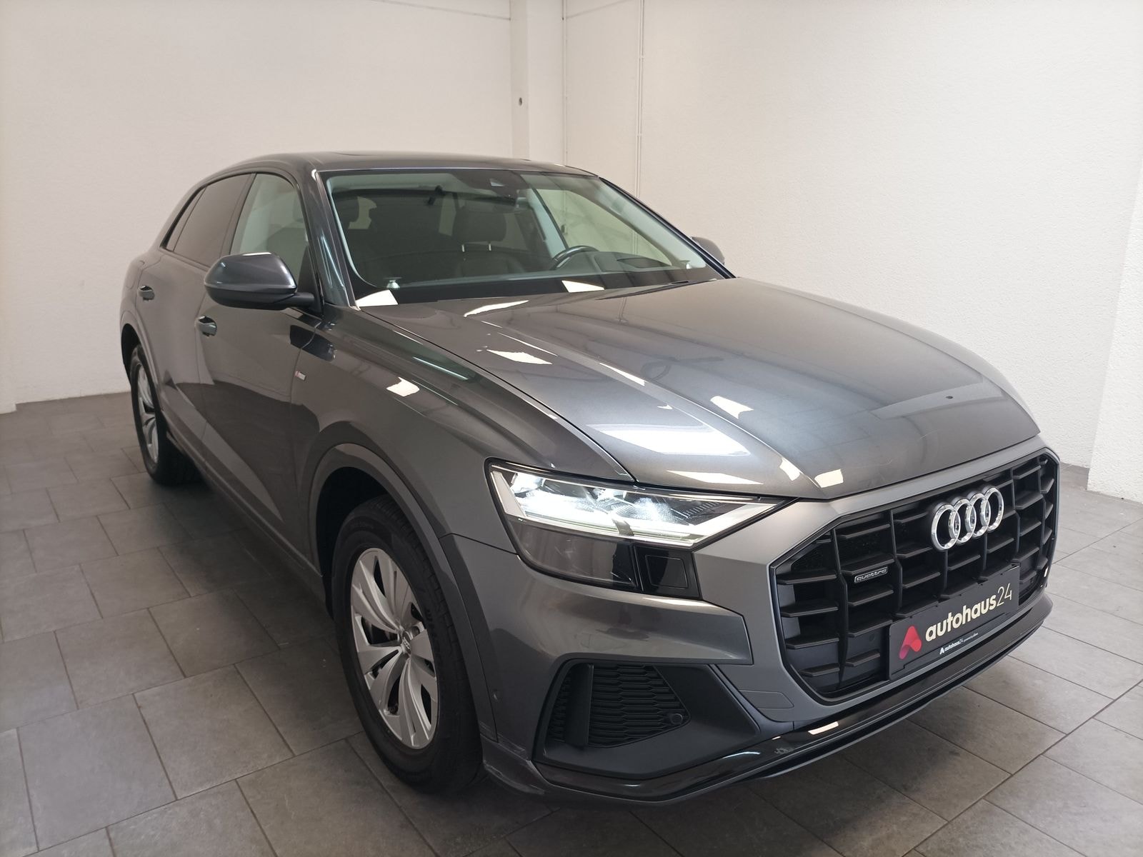 Audi Q8 SUV / Crossover / Geländewagen AUDI Q8 50 TDI quattro tiptronic Sports Utility Vehicle #1