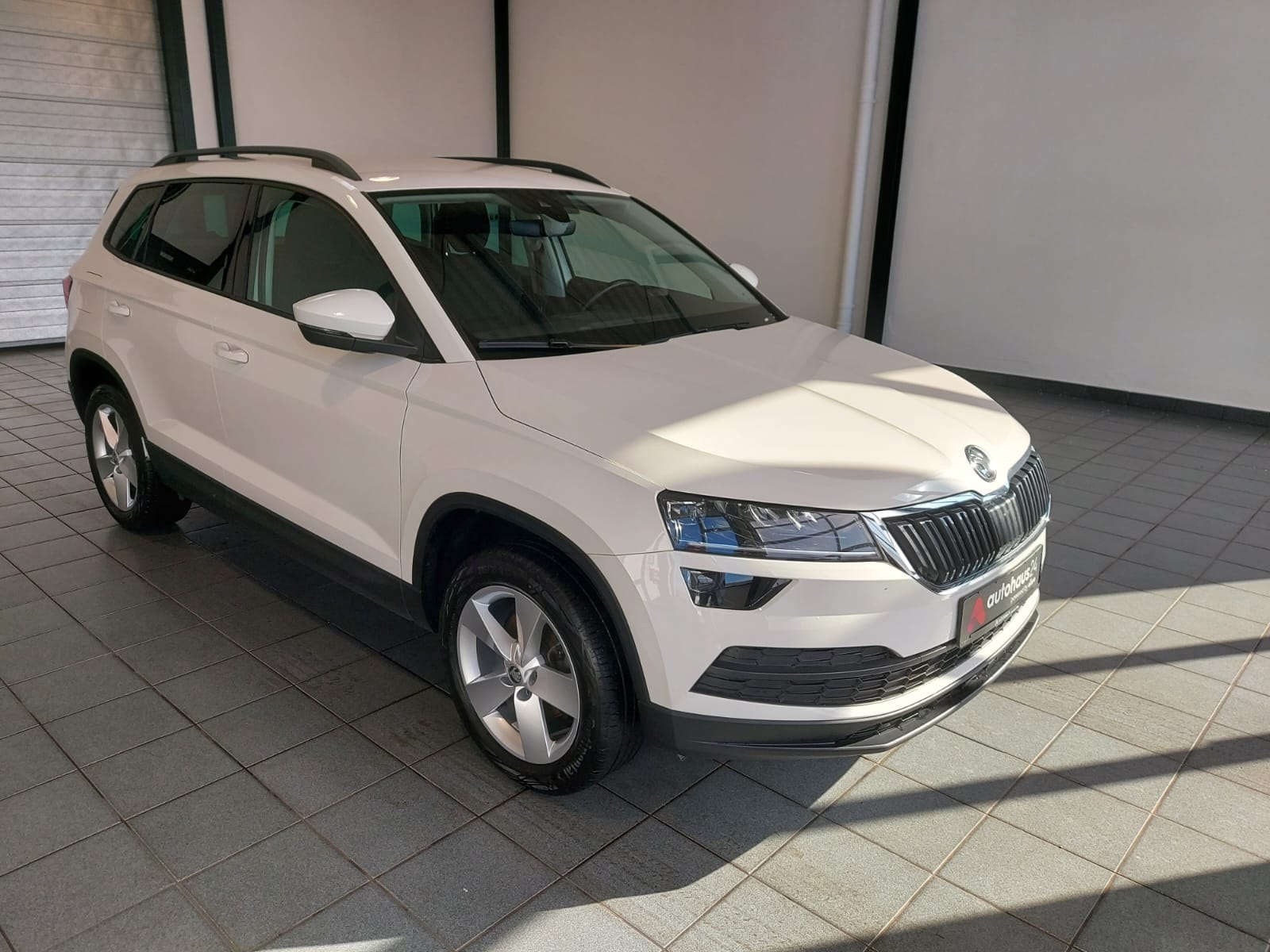 ŠKODA Karoq SUV / Crossover / Geländewagen SKODA Karoq 1.5 TSI ACT AMBITION Sports Utility Vehicle #1
