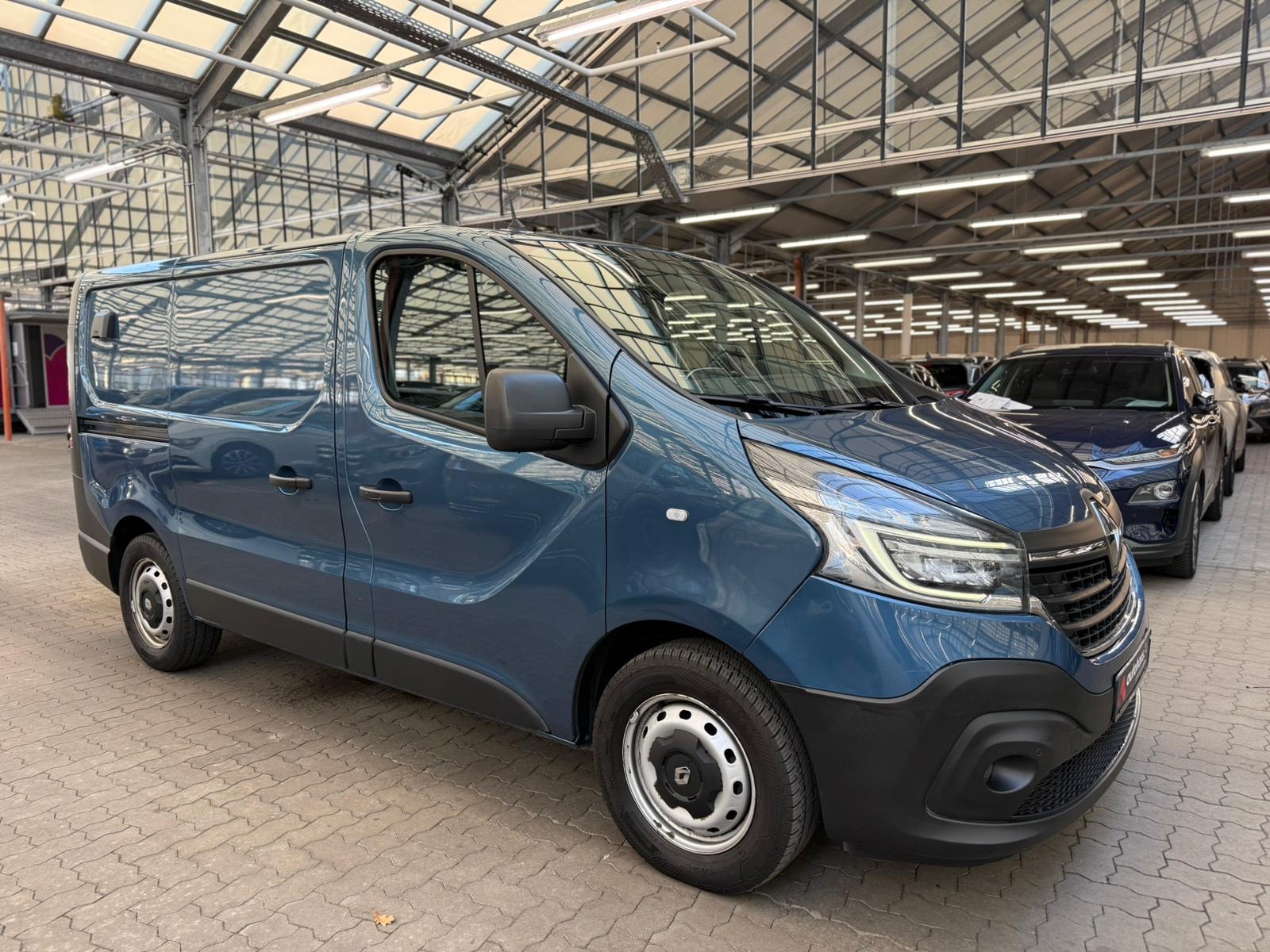 Renault Trafic Transporter RENAULT Trafic L1H1 2.0 ENERGY dCi 145 EDC 3,0t Komfort Kastenwagen #1