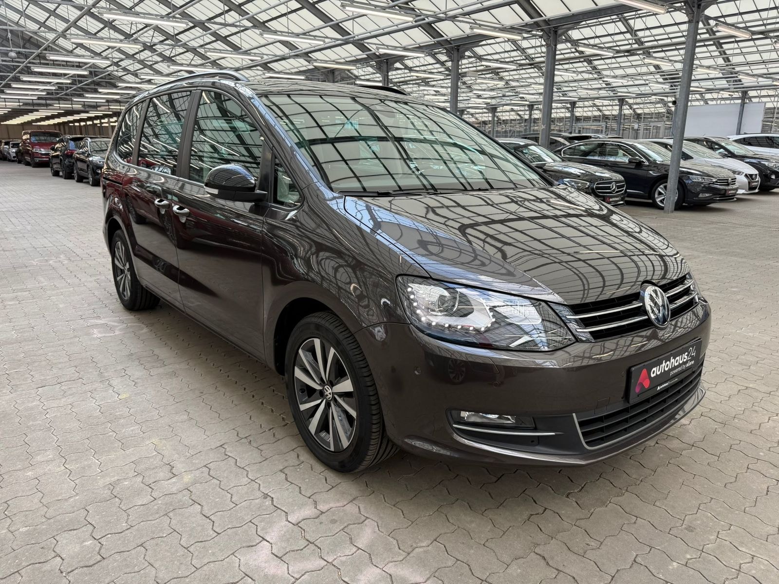 Volkswagen Sharan Kleinbus / Van VOLKSWAGEN Sharan 1.4 TSI OPF DSG Highline Black Style Van #1