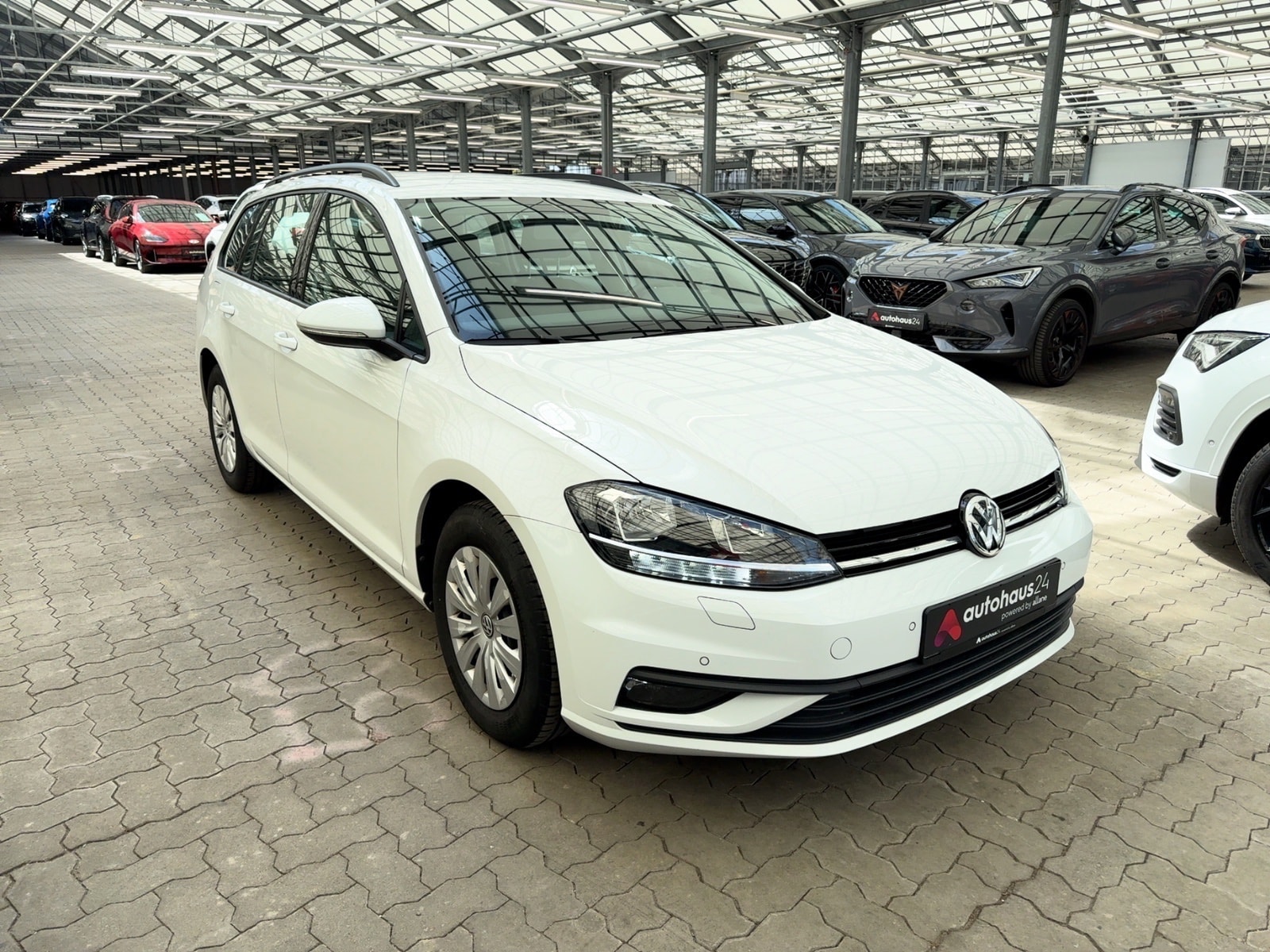 Volkswagen Golf Kombi VOLKSWAGEN Golf 1.6 TDI SCR Trendline Variant Kombi #1