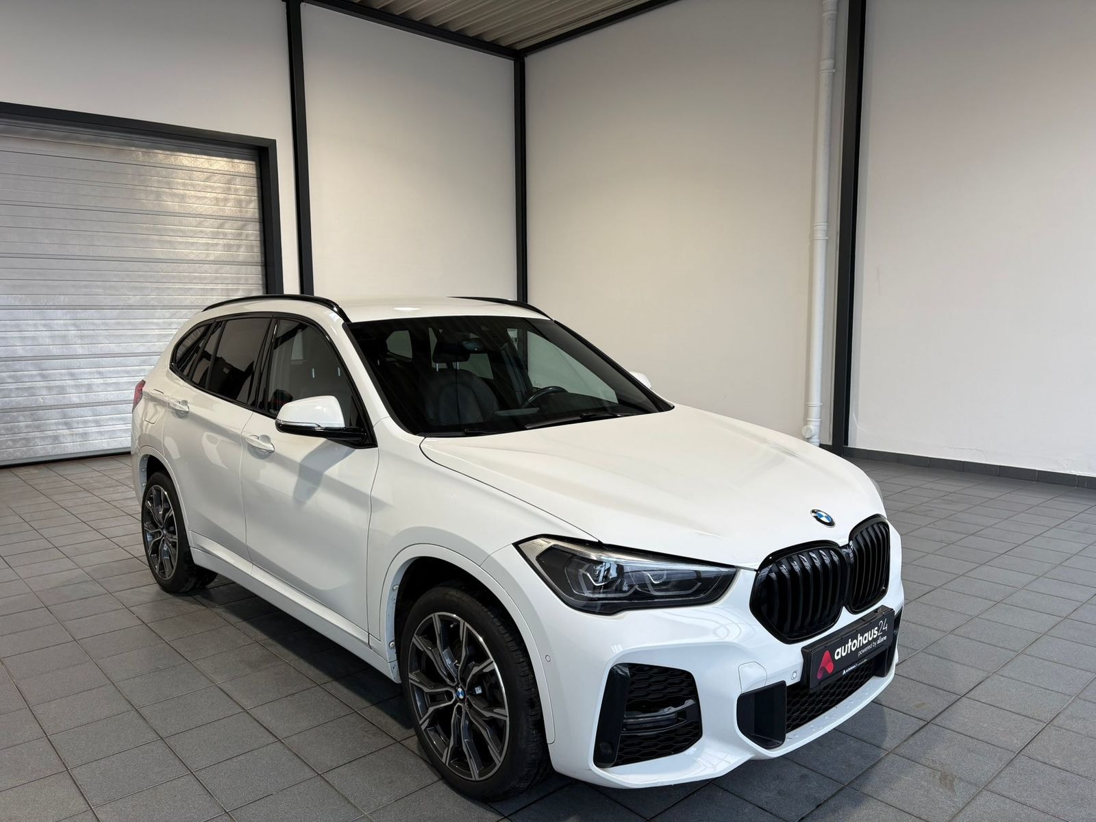 BMW X1 SUV / Crossover / Geländewagen BMW X1 xDrive20i M Sport Steptronic Sports Utility Vehicle #1