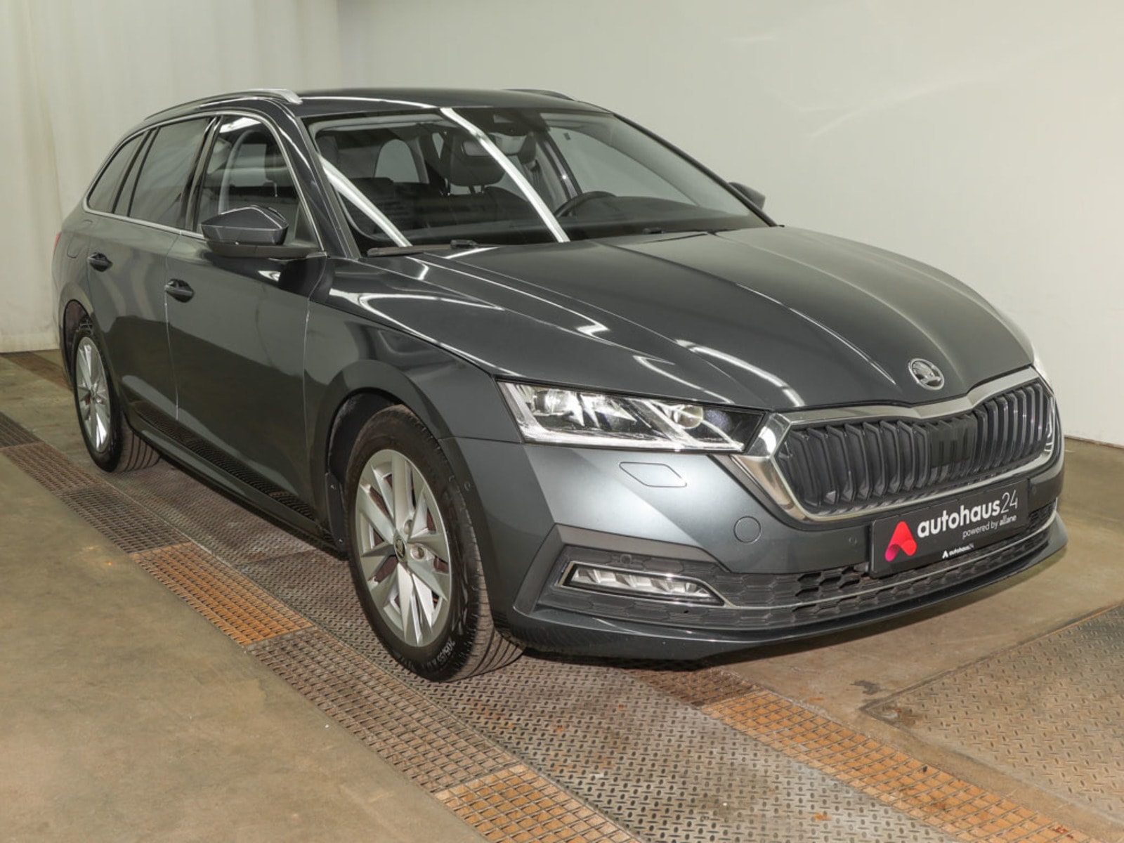 ŠKODA Octavia Kombi SKODA Octavia 2.0 TDI SCR 85kW FIRST EDITION COMBI Kombi #1