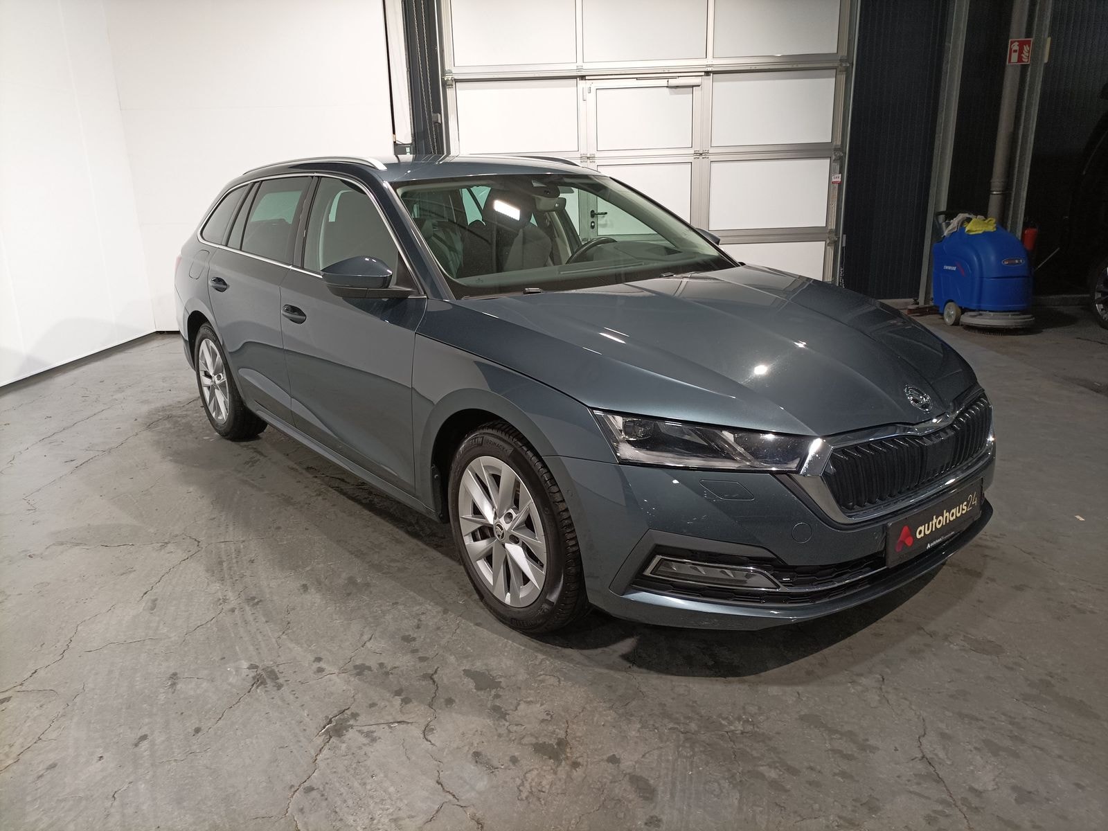 ŠKODA Octavia Kombi SKODA Octavia 2.0 TDI SCR 85kW FIRST EDITION COMBI Kombi #1