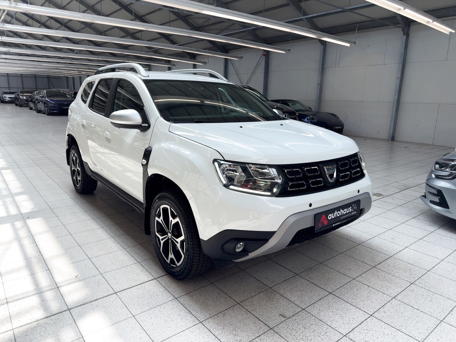 Dacia Duster SUV / Crossover / Geländewagen DACIA Duster Blue dCi 115 4WD Prestige Sports Utility Vehicle #1