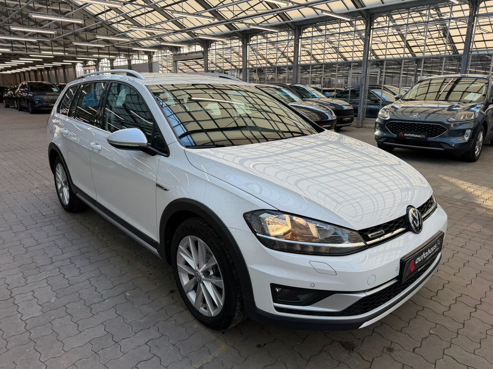 Volkswagen Golf Kombi VOLKSWAGEN Golf 2.0 TDI 135kW SCR DSG 4MOTION Alltrack Kombi #1