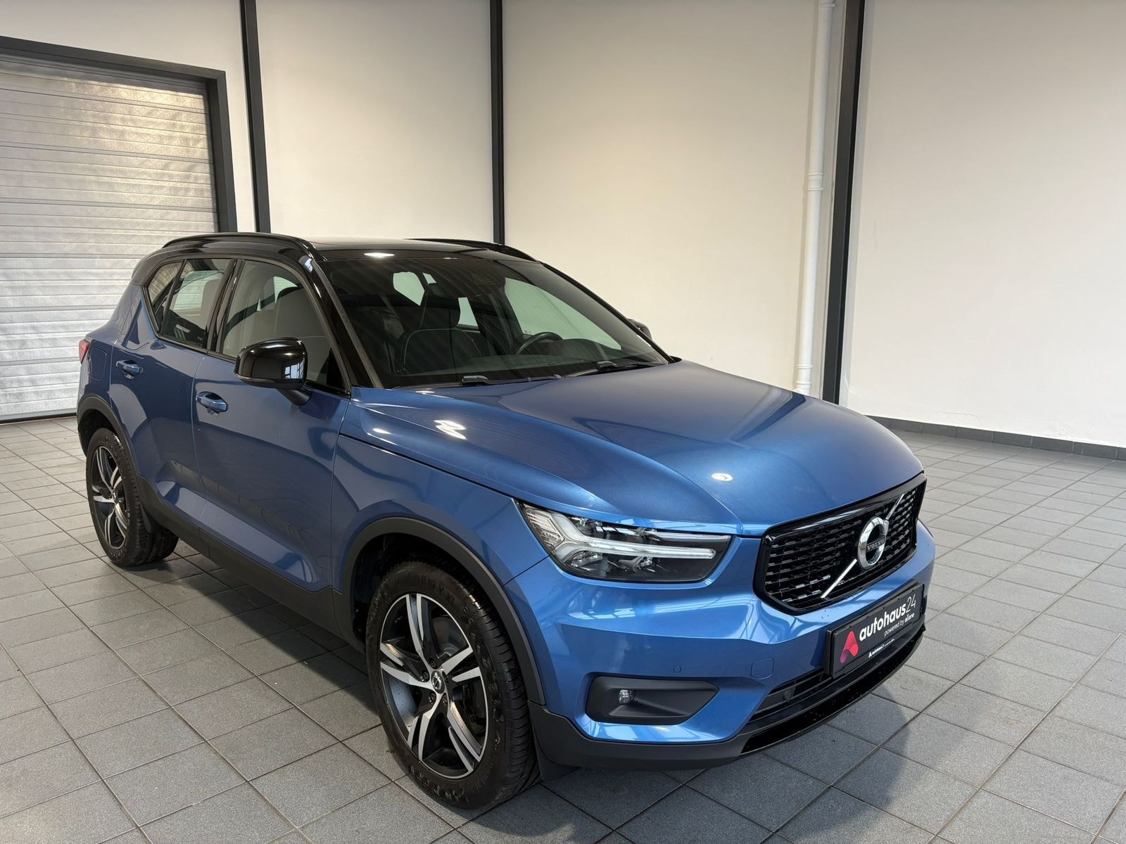 Volvo XC40 SUV / Crossover / Geländewagen VOLVO XC40 T5 Recharge R Design Sports Utility Vehicle #1