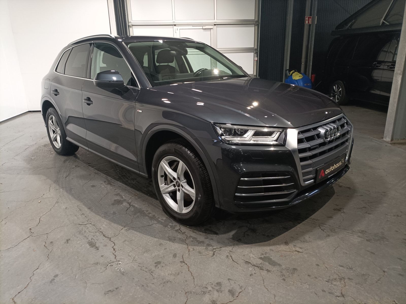 Audi Q5 SUV / Crossover / Geländewagen AUDI Q5 50 TFSI e S tronic quattro Sports Utility Vehicle #1